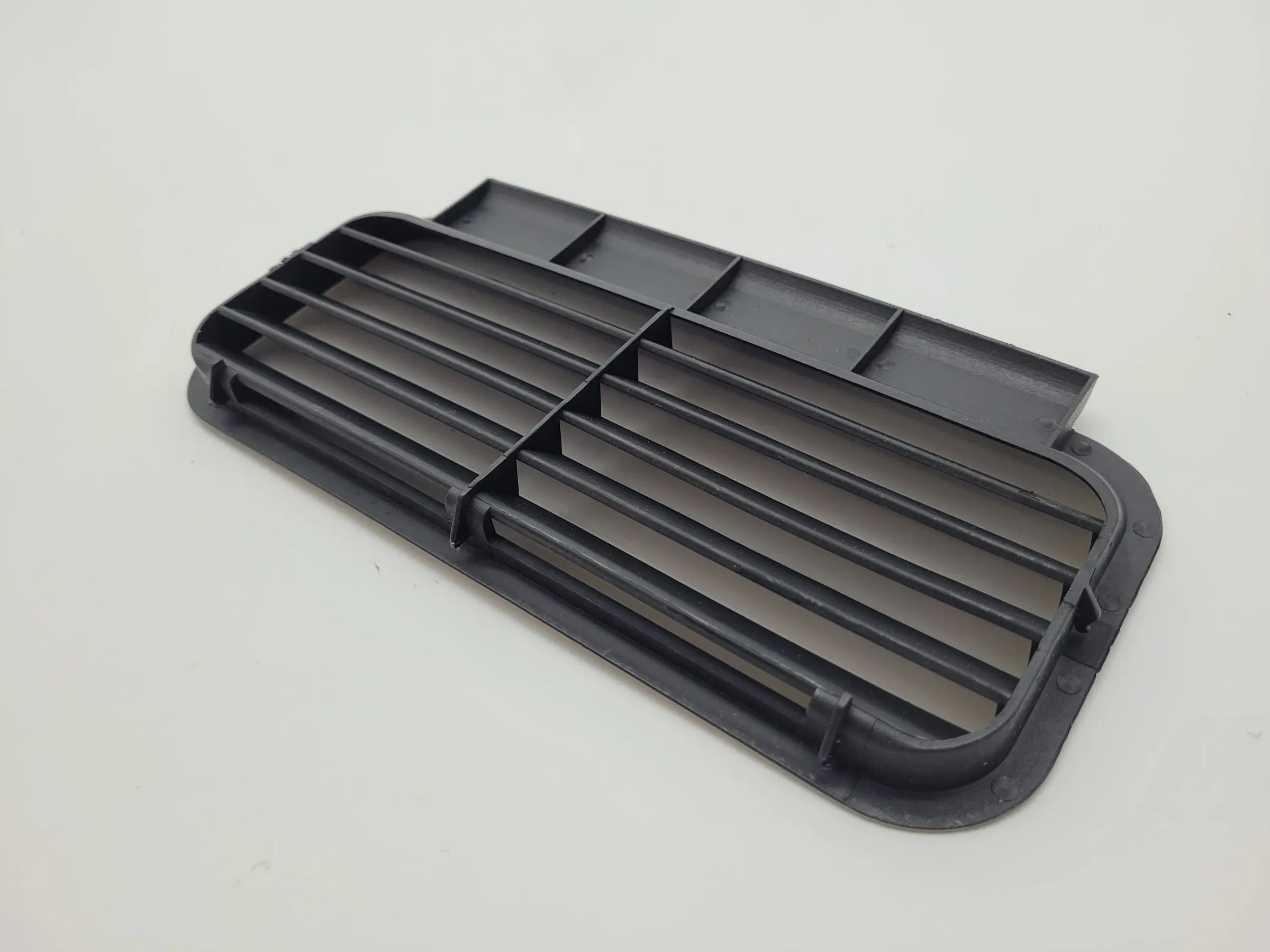 Original Audi A6 (4B2/4B4) Penutup Koper Bagasi Blende Udara R/L 8E5863887A