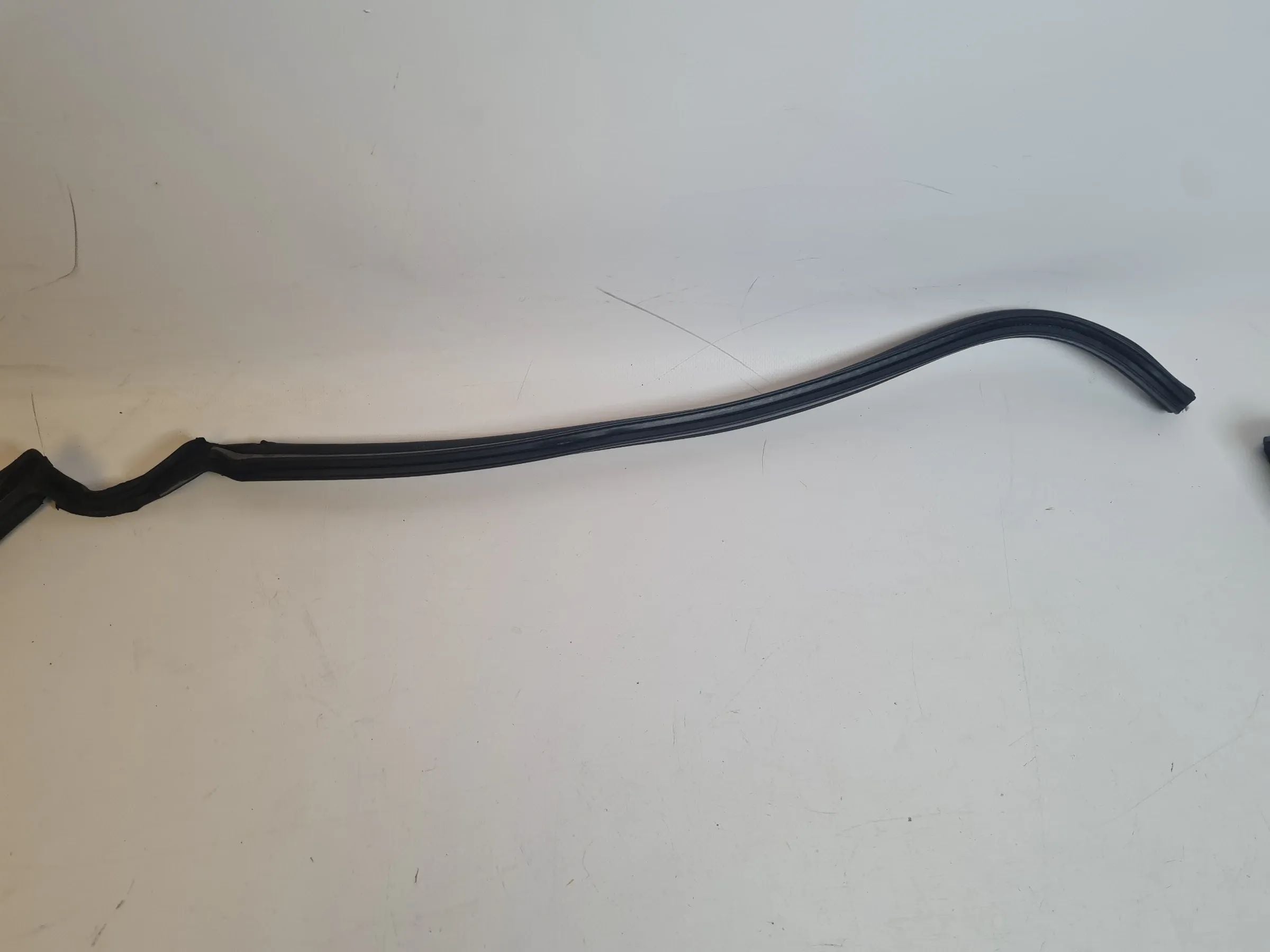 Original Mini One (R50/R53) Dichtung Frontklappe Motorhaube Hinten 7058137