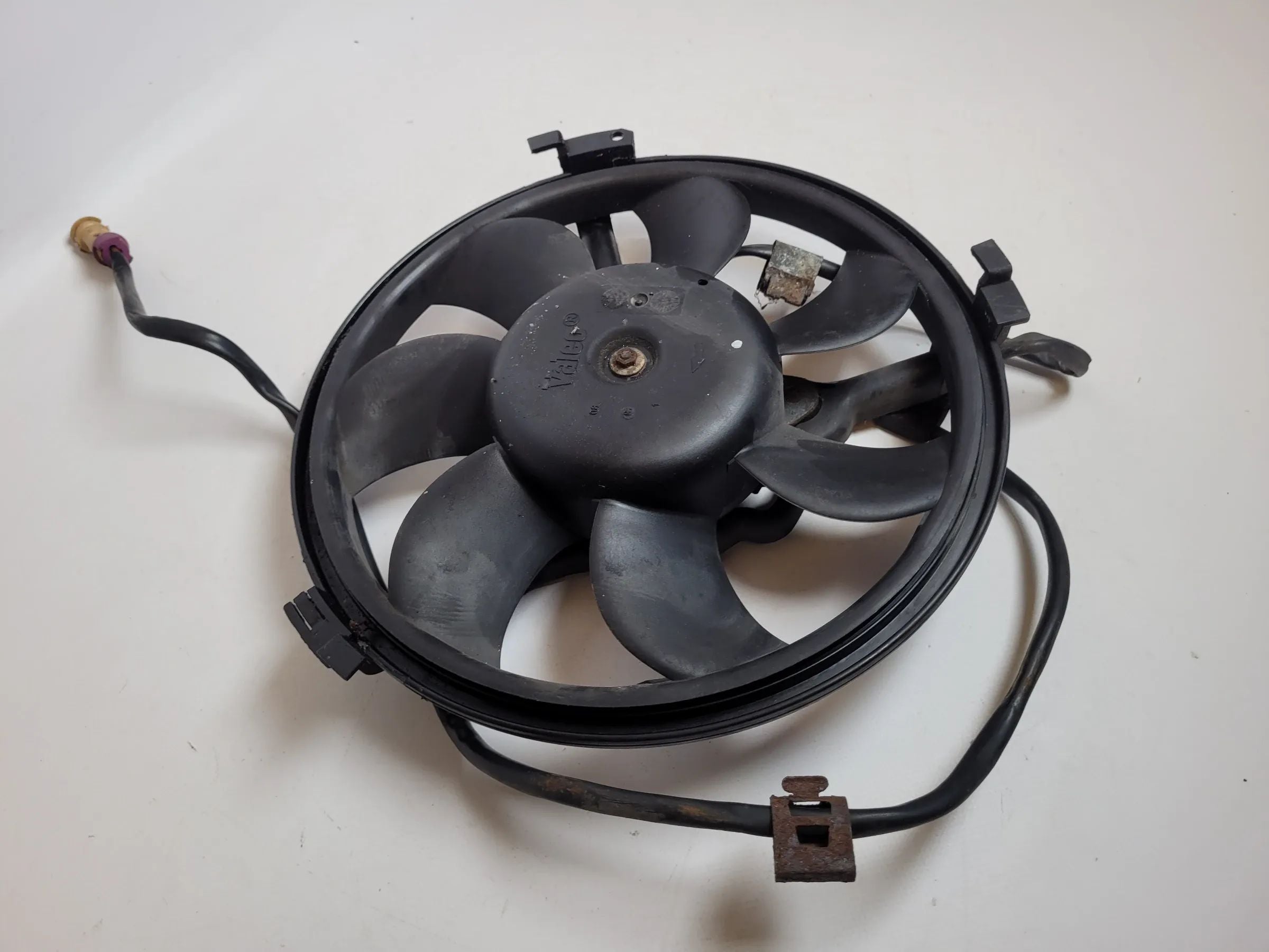 Original Audi A6 (4B2/4B4) Kühlerlüfter Motor Kühler Valeo 849354
