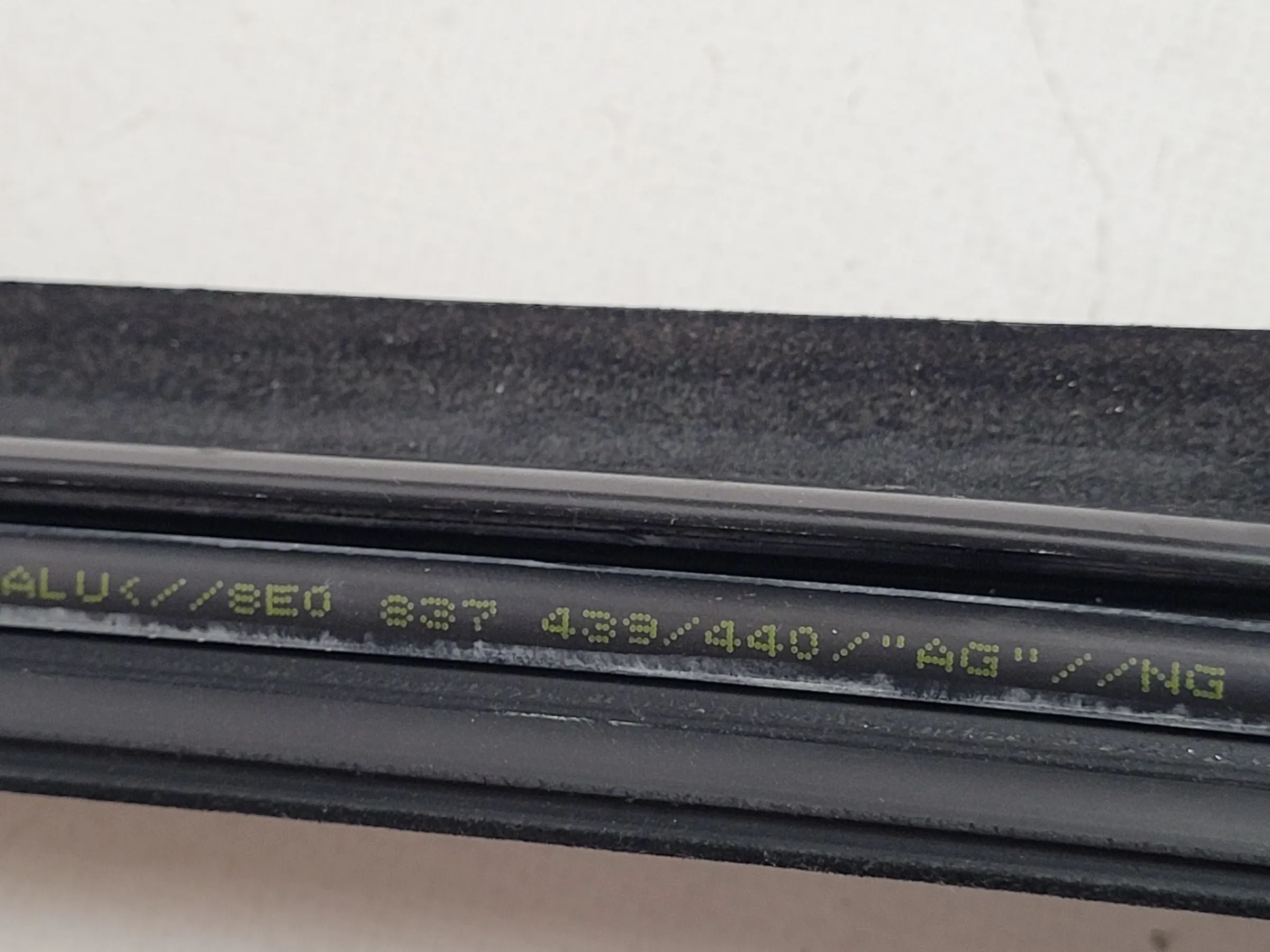 Original Audi A4 (8E/B6/B7) Tür Fenster Dichtung Rechts Vorne 8E0837440