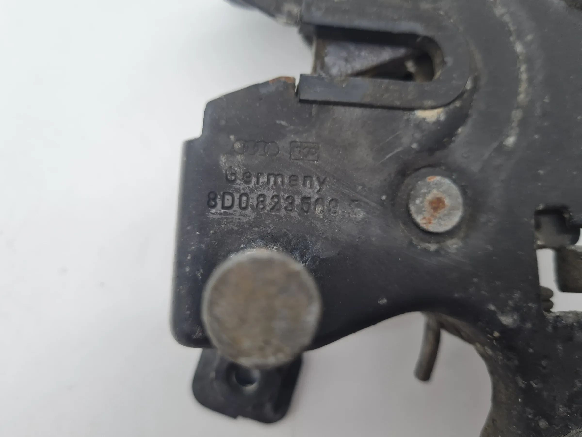 Original Audi A6 (4B2/4B4) Motorhaube Motorhaubenschloss 8D0823508