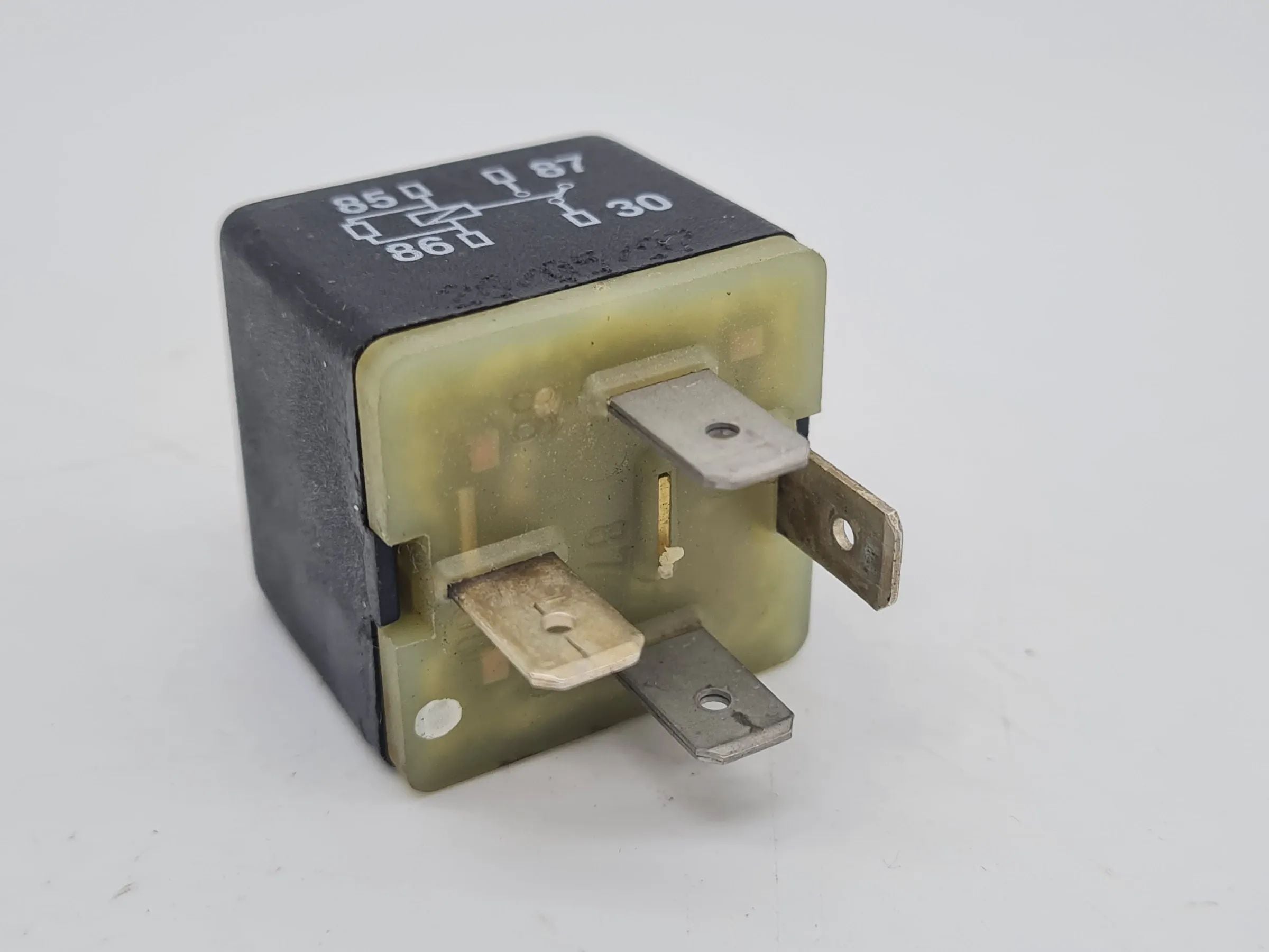 Original Audi A6 (4B2/4B4) Relais Multifunktionsrelais 431951253H
