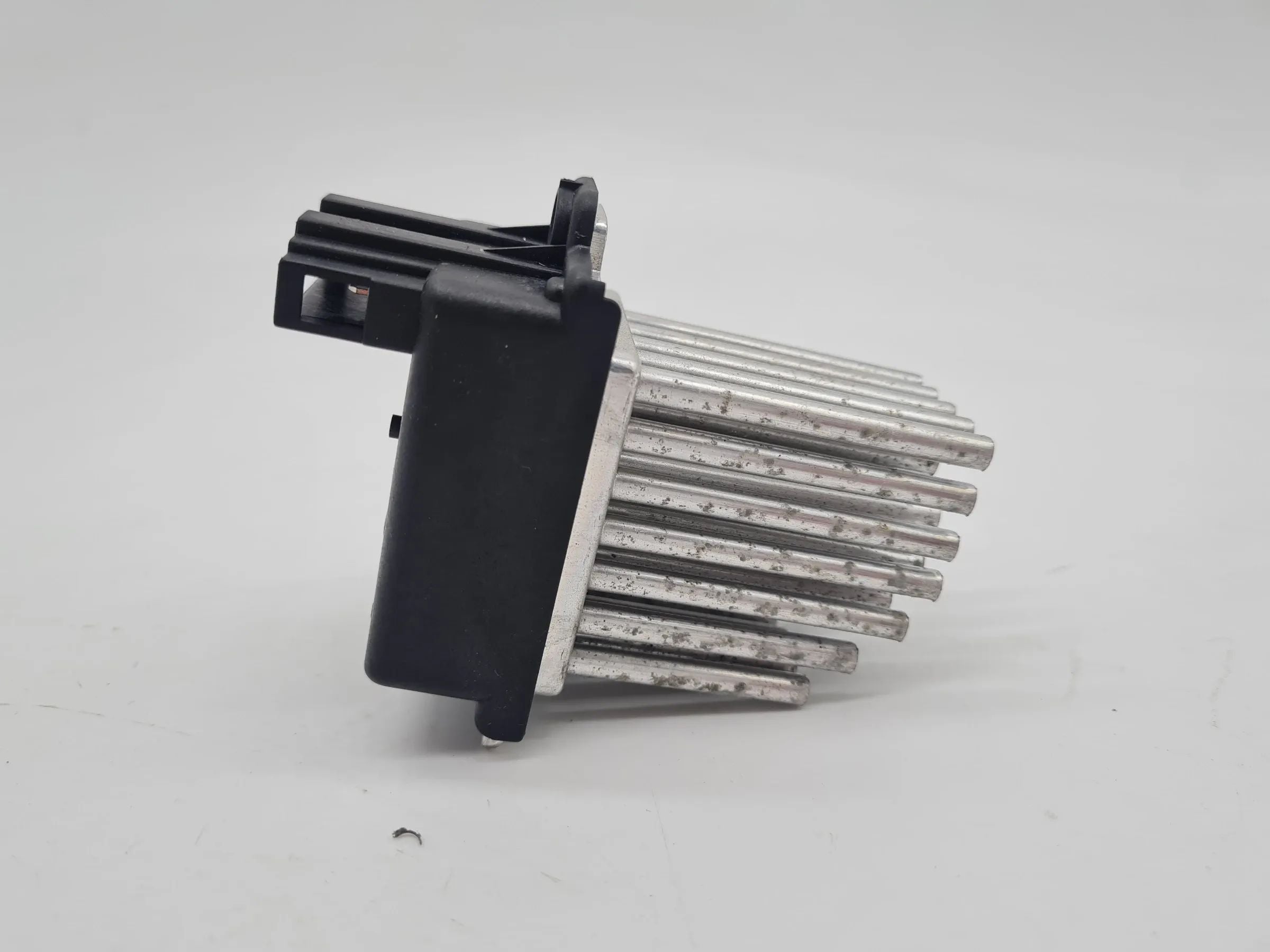 Original Audi A6 (4B2/4B4) Gebläseregler Widerstand Vorwiderstand 4B0820521