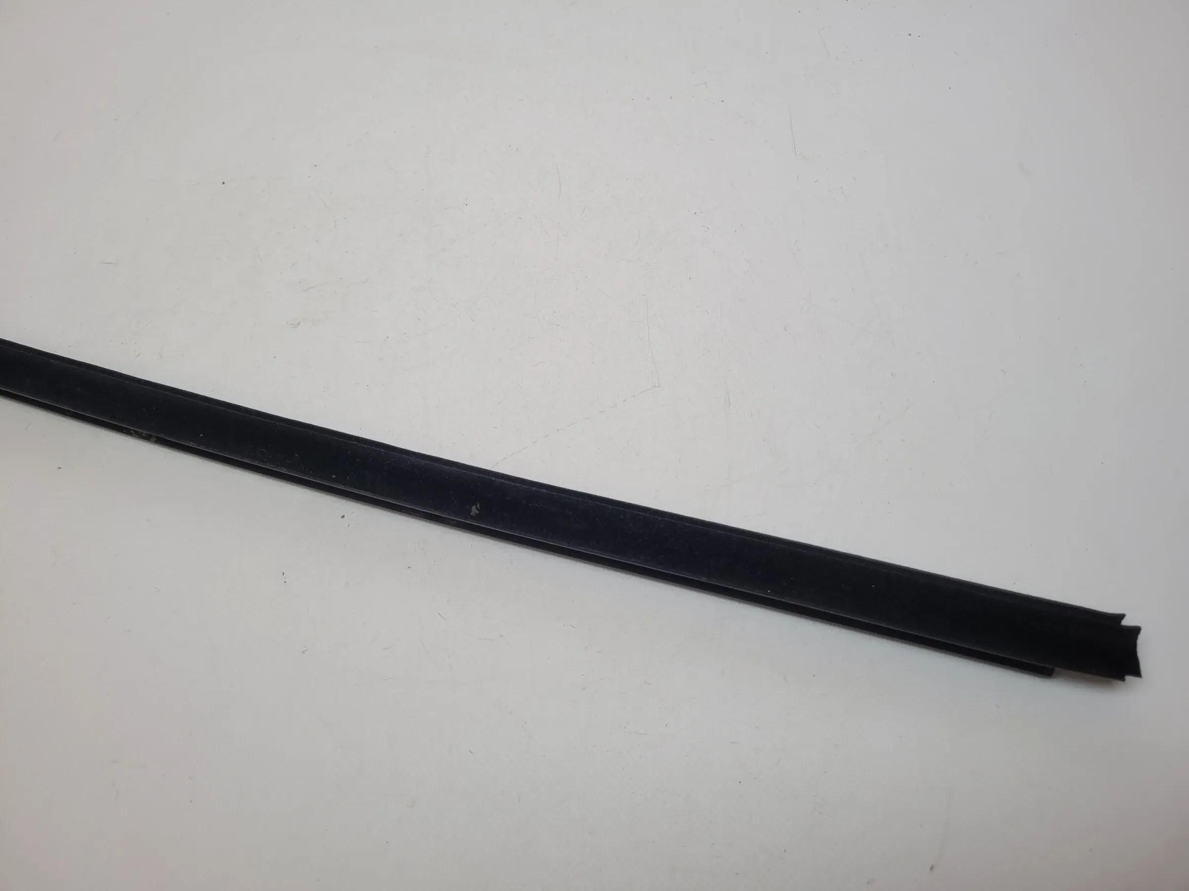 Original Audi A4 (8E/B6/B7) Tür Fenster Dichtung Leiste Rechts 8E0837480