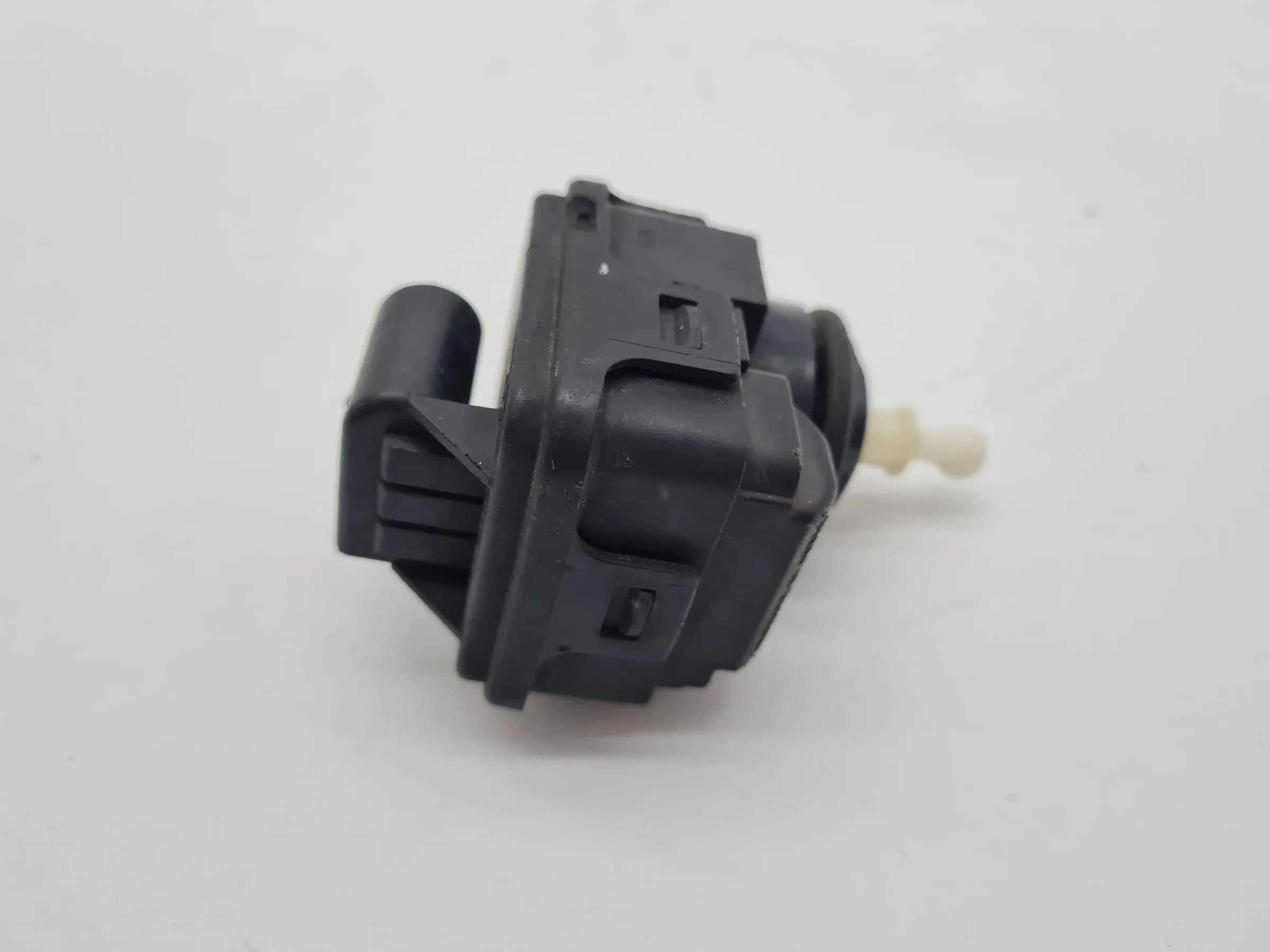 Original Audi A3 (8L) Scheinwerfer Stellmotor LWR L/R 8L0941295