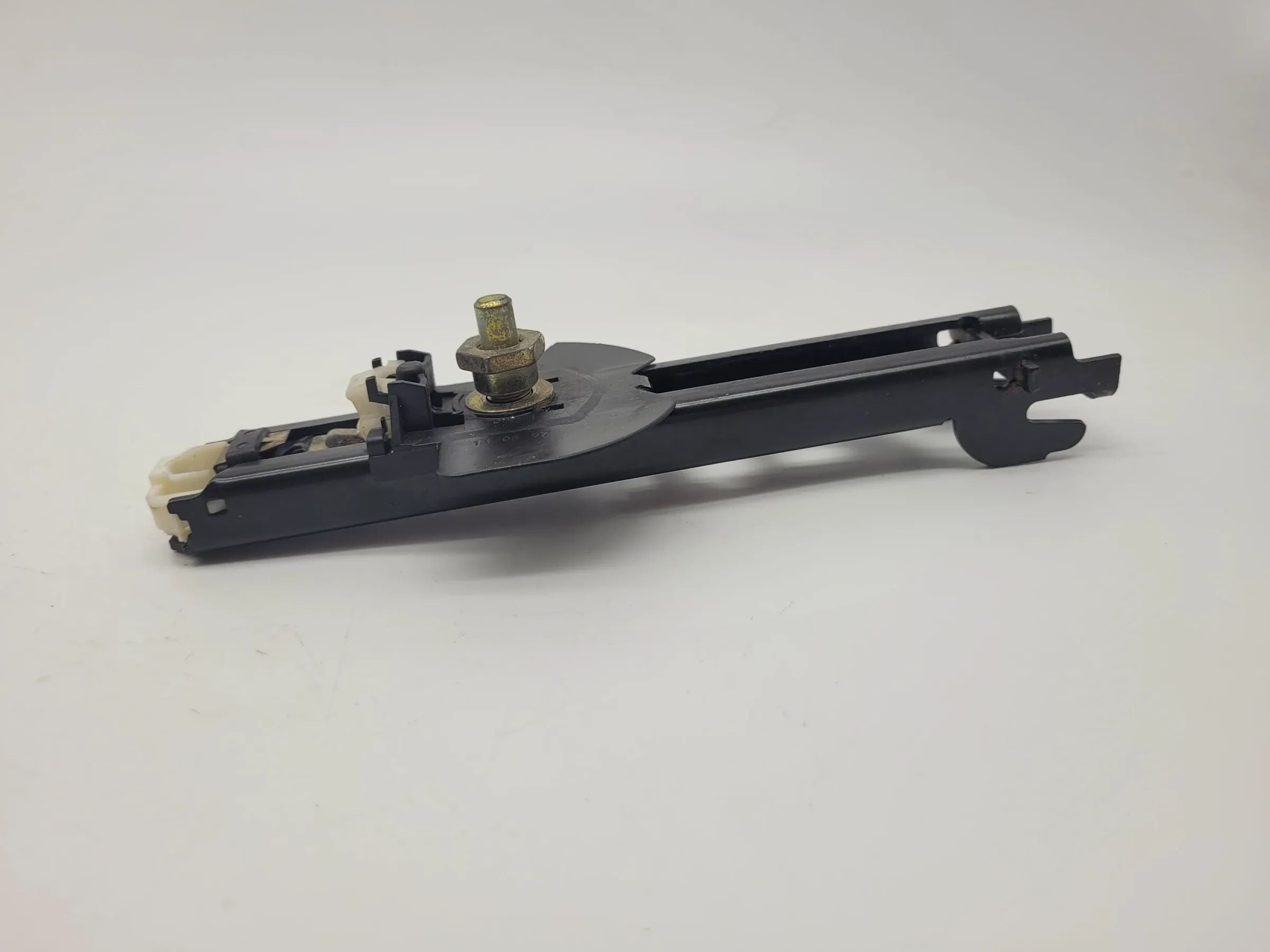 Original Audi A6 Gurtversteller Höhenverstellung Vorne Rechts 4A0857833D