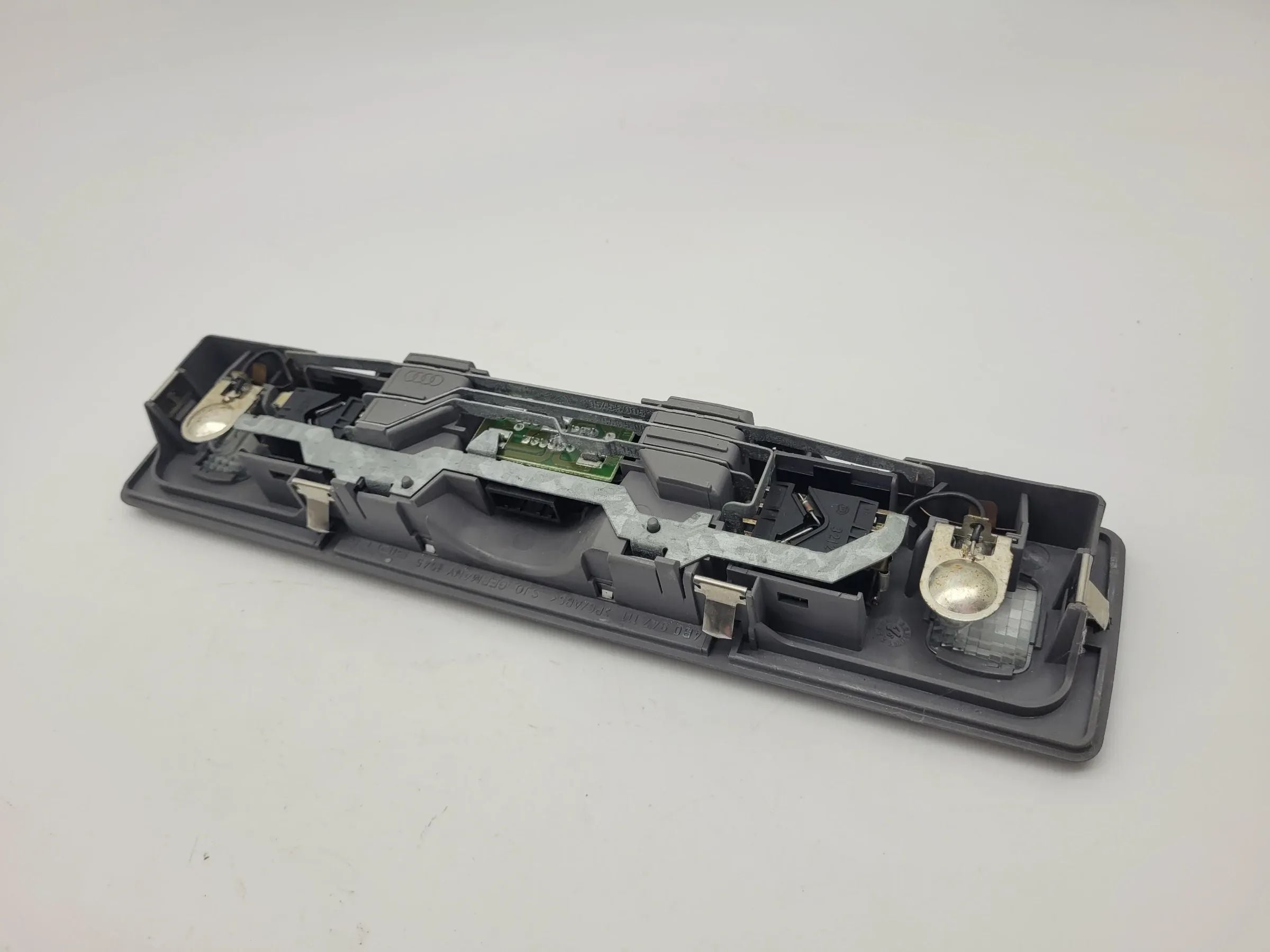 Original Audi A6 (4B2/4B4) Innenraum Beleuchtung Schalter Hinten 4B0947111