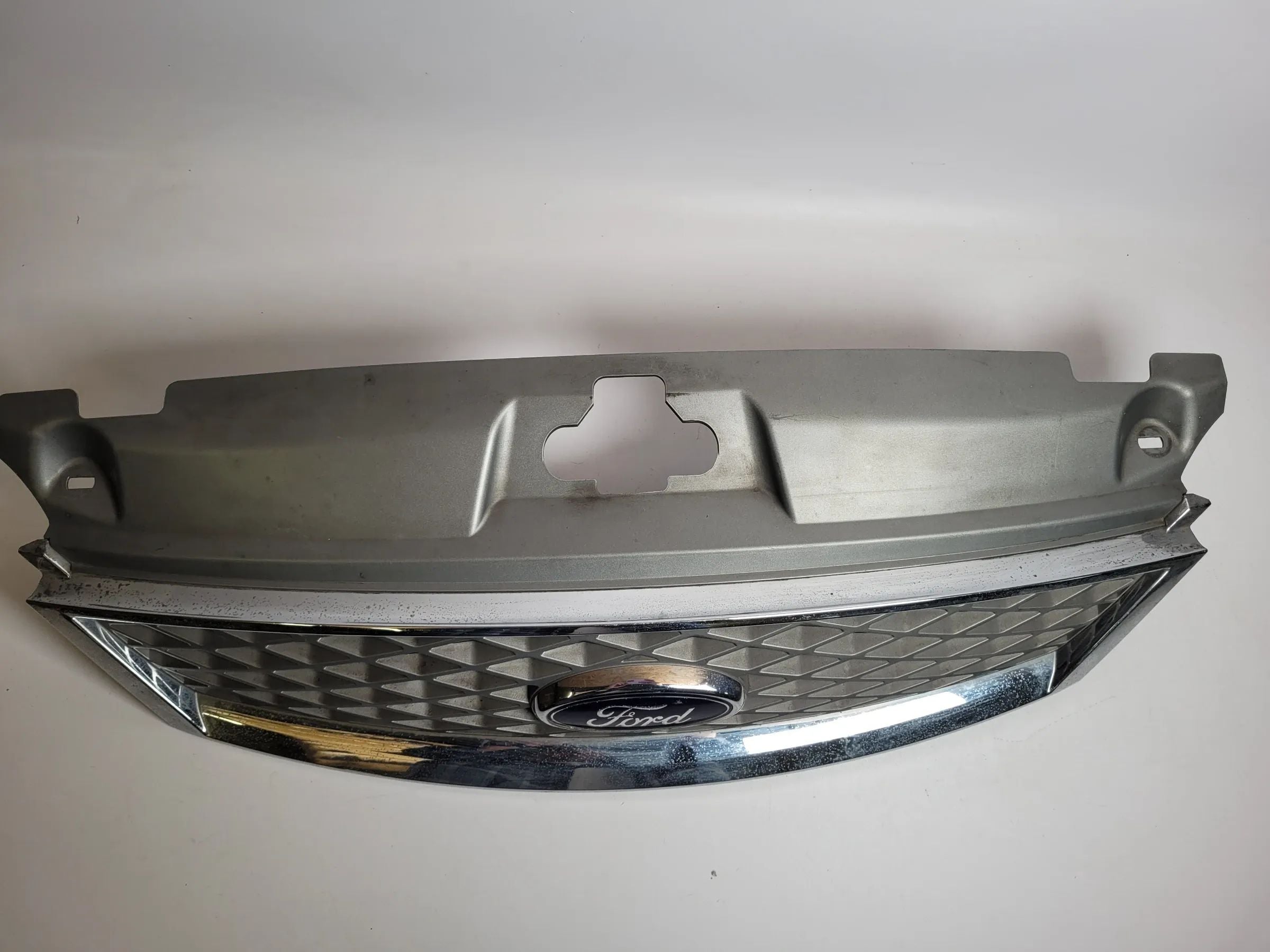 Original Ford Mondeo 3 III BWY/B4Y/B5Y Kühlergrill 6S7X-8A133-BA