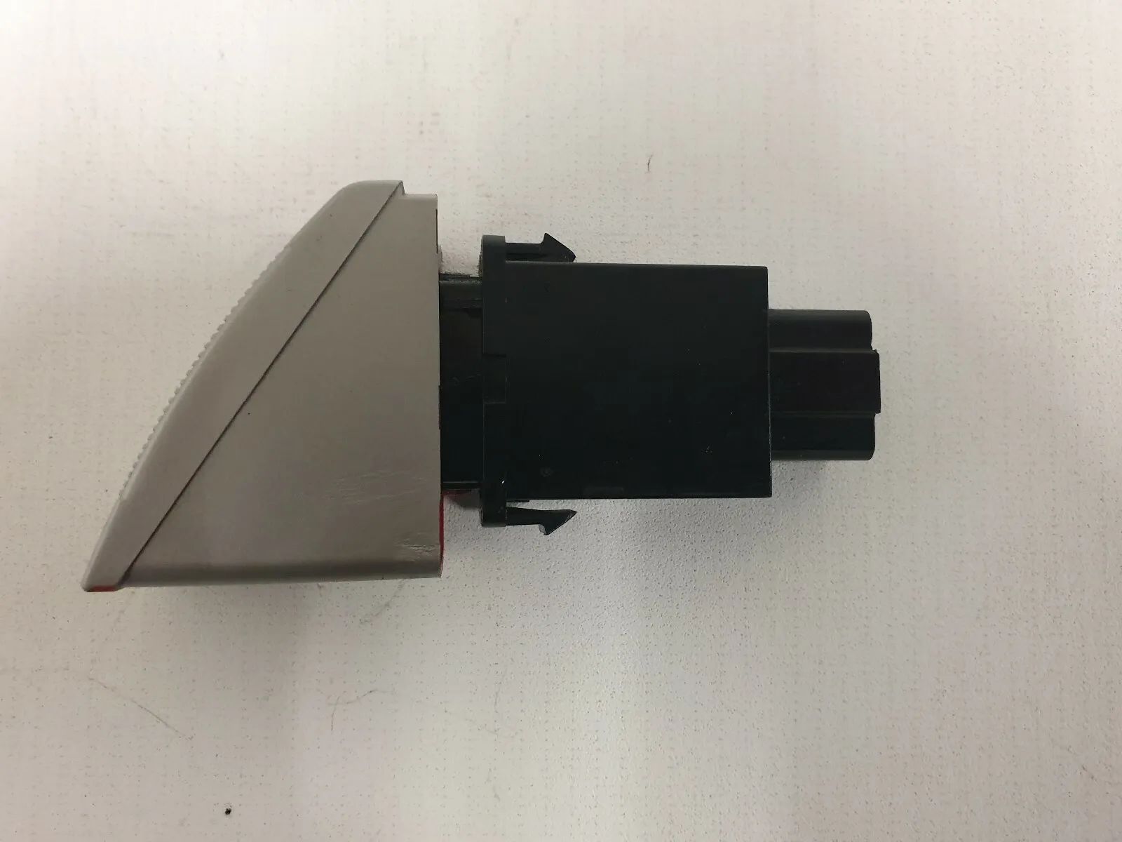 อะไหล่แท้ (OEM) สวิตช์ไฟฉุกเฉิน Kia CARNIVAL 2 GQ 0K53D664H0A 0K53B664H0A (K42)