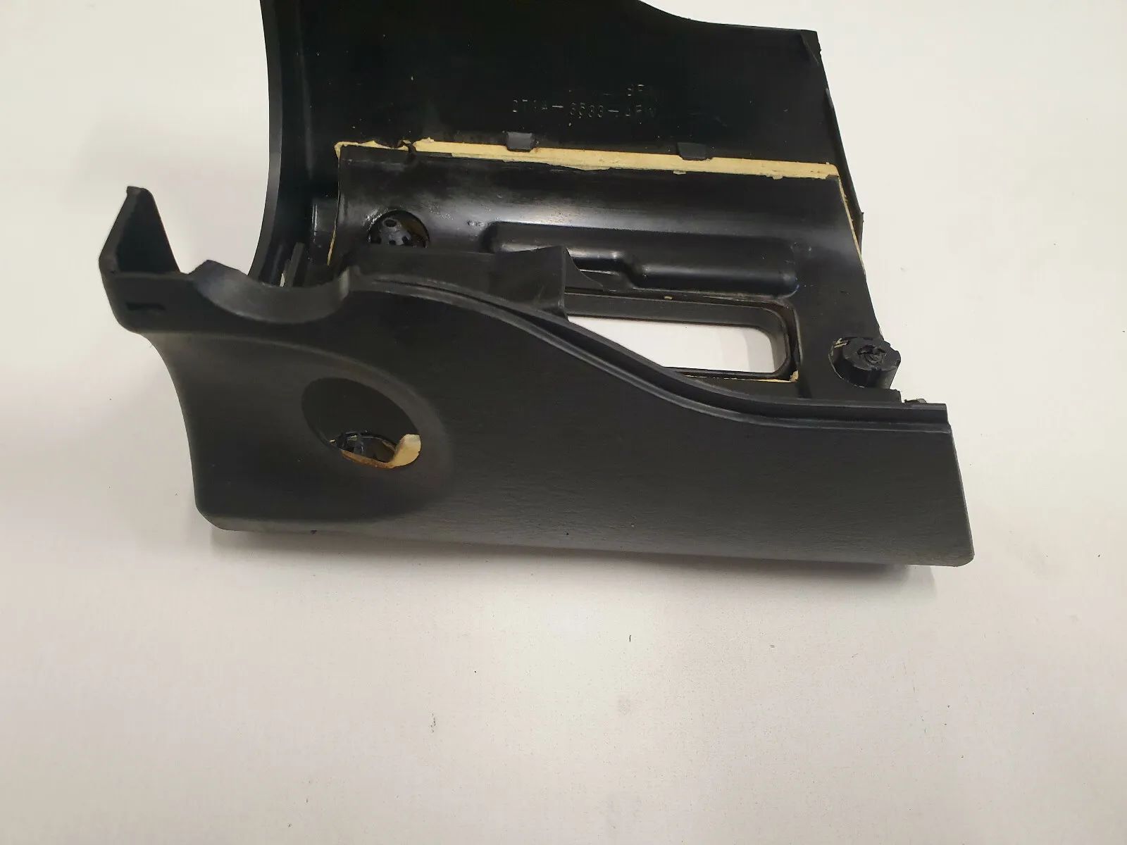 2T143533AFW Habillage volant inférieur Ford Transit Connect (K37)