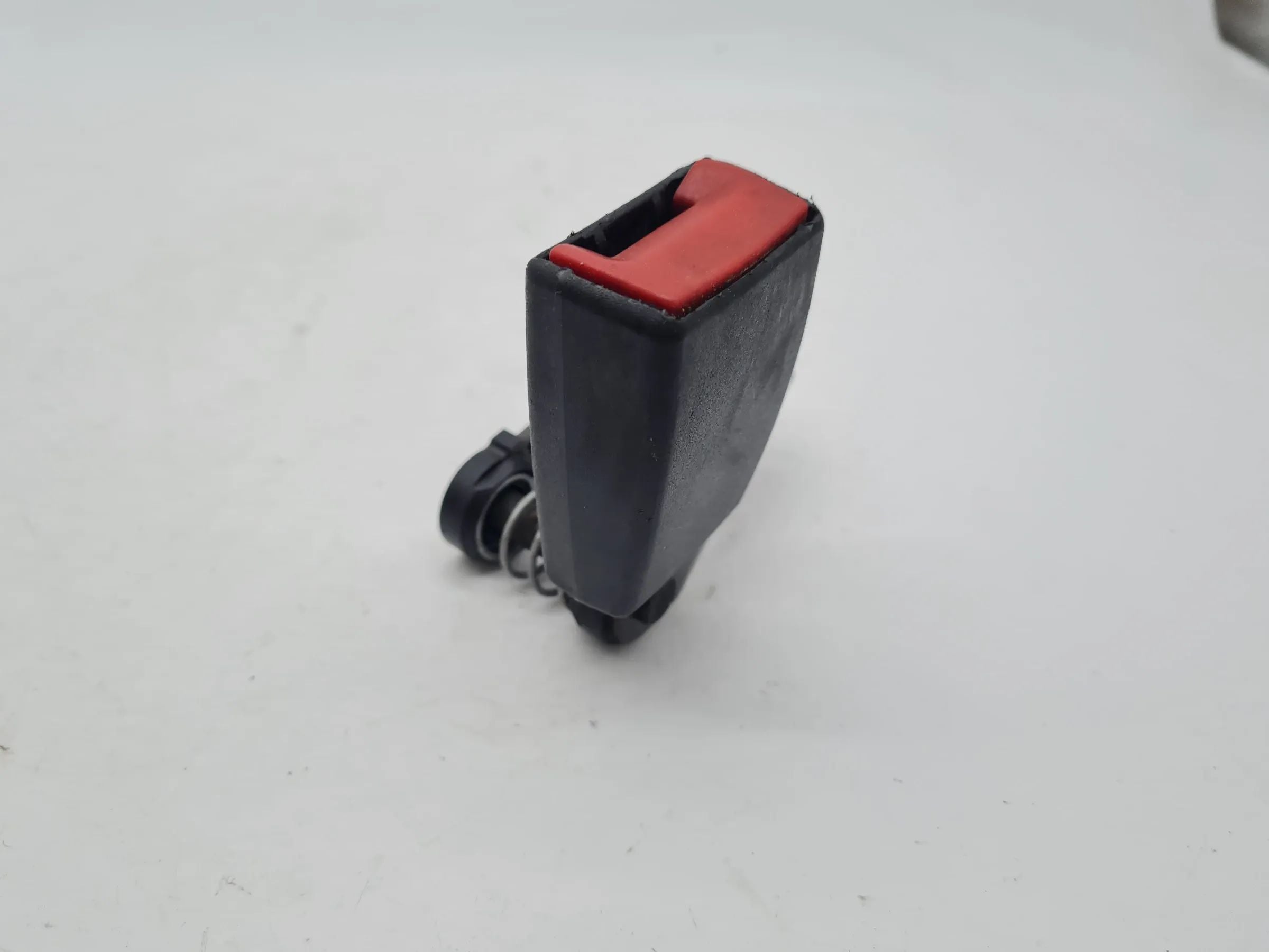 BMW 5er Touring E39 Gurtschloss Gurt Untergurt Hinten Rechts 8176520 Original
