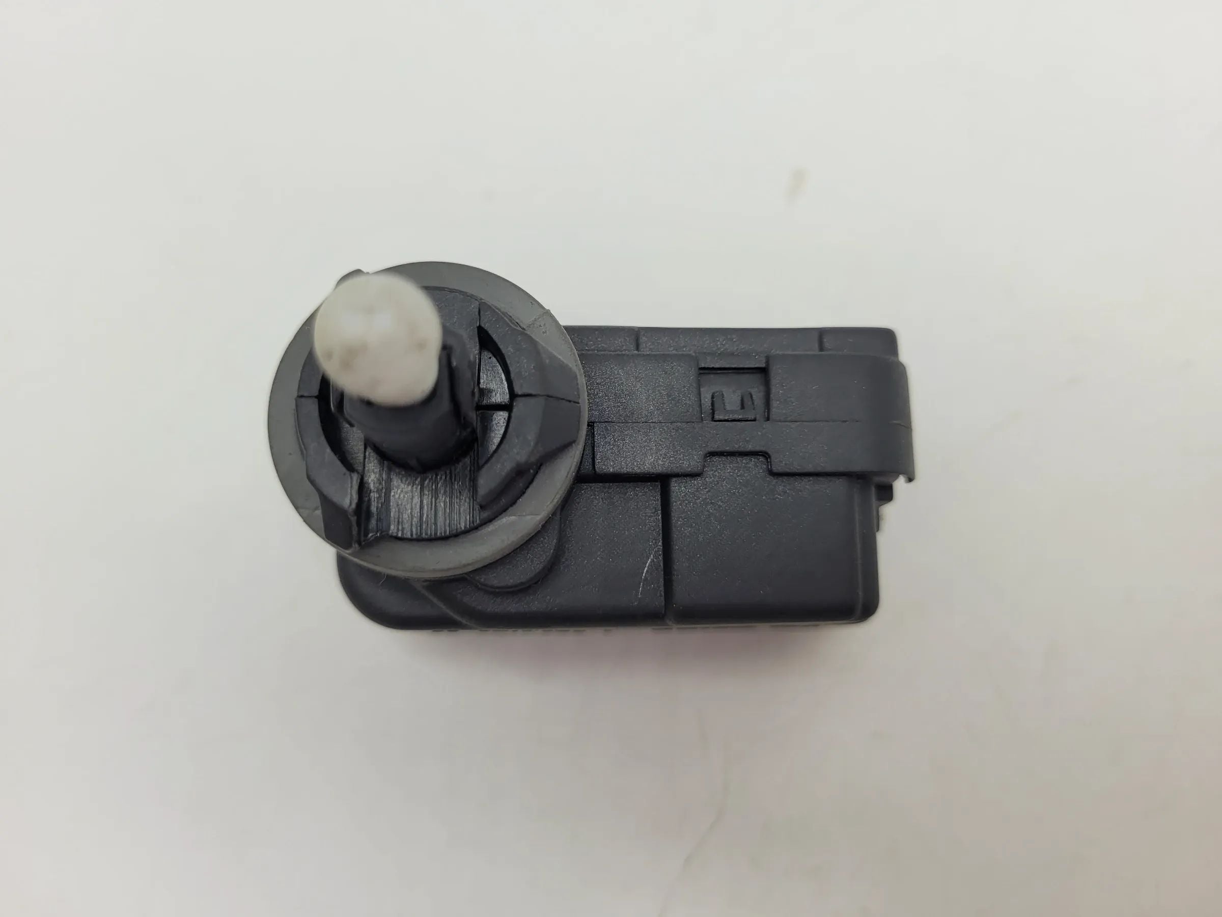 Opel Corsa D S07 Scheinwerfer Stellmotor LWR L/R PA6.6-GF 30 (Original)