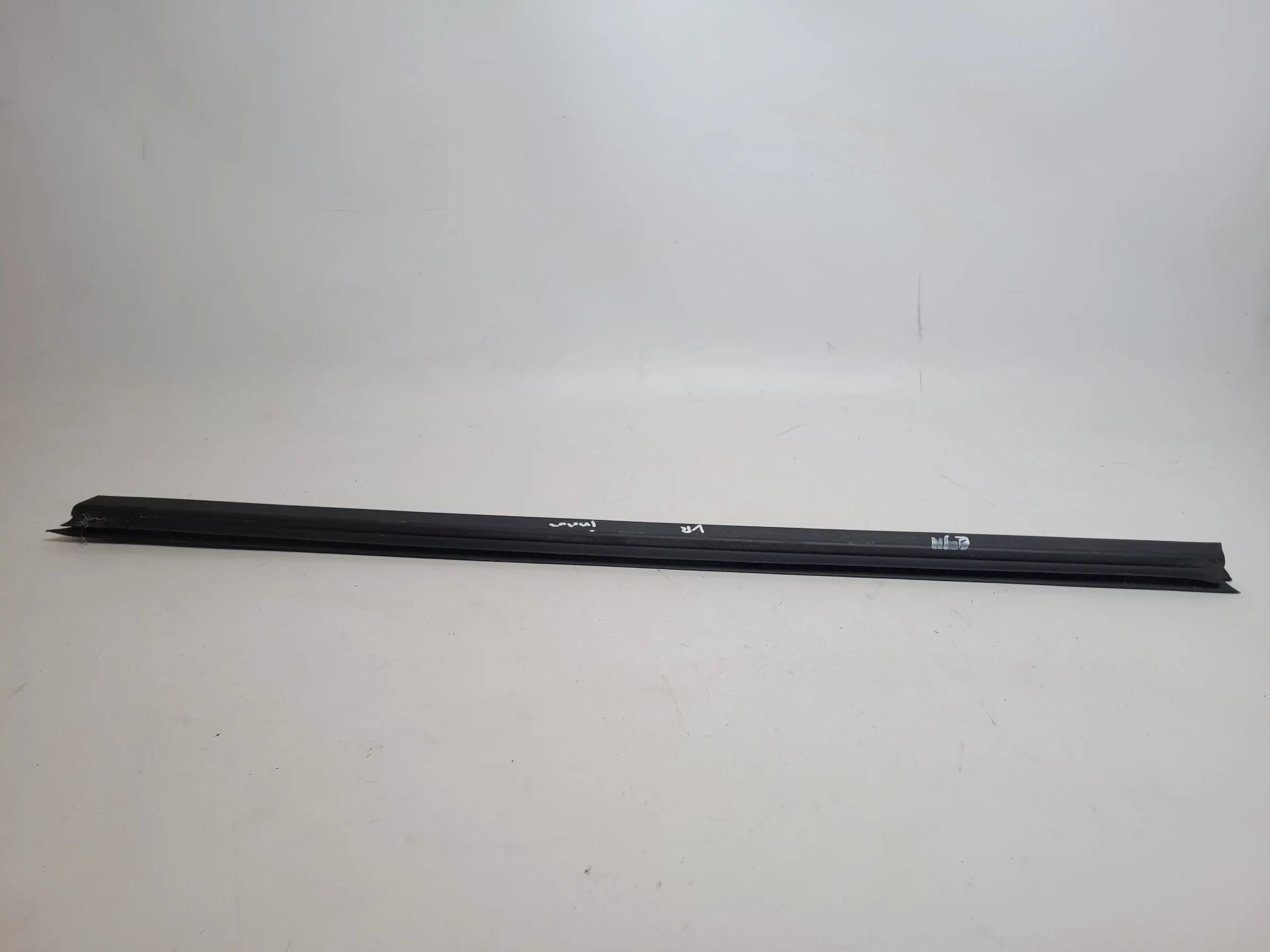 BMW 3er Touring E91 Schachtleiste Dichtung 1 Vorne Rechts Innen 17033 Original