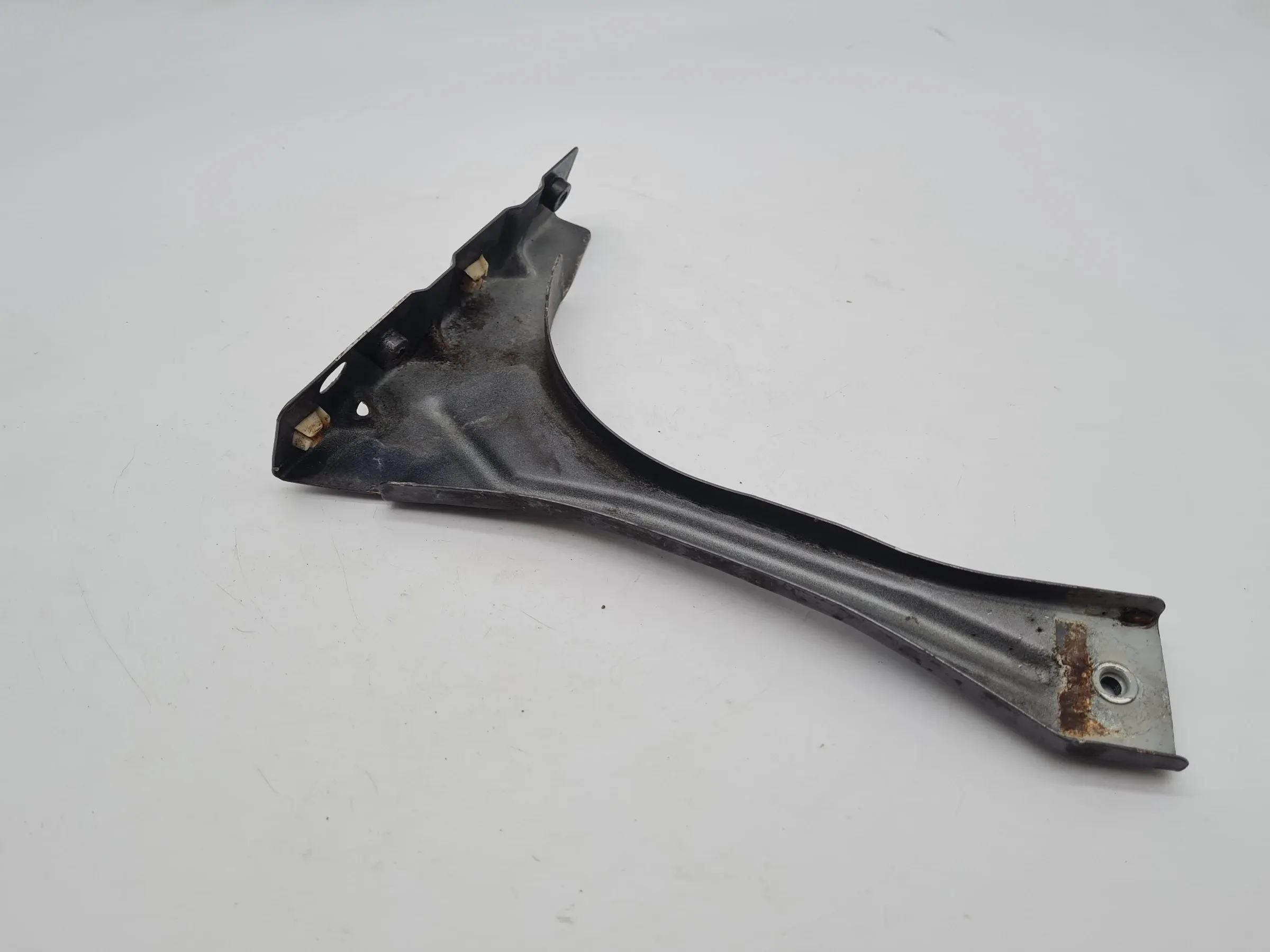 Original Audi A6 (4B2/4B4) Halterung Kotflügel Rechts Vorne 4B0821136A