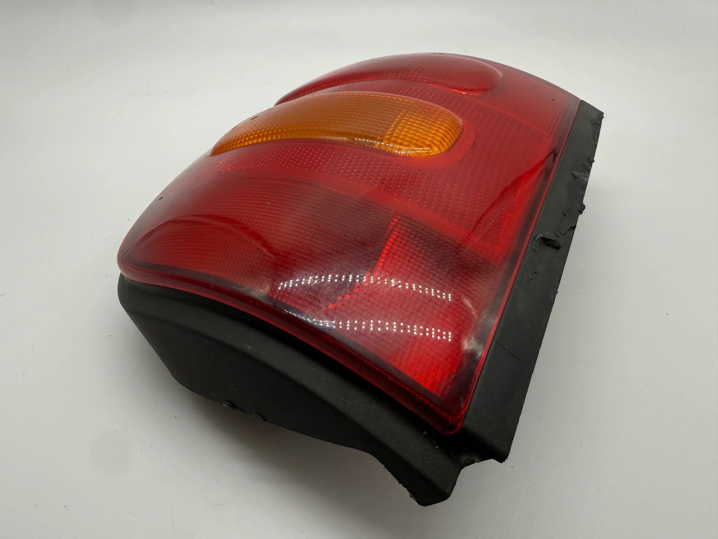 Original Nissan Micra (K11) Rücklicht / Rückleuchte Rechts 265556F600