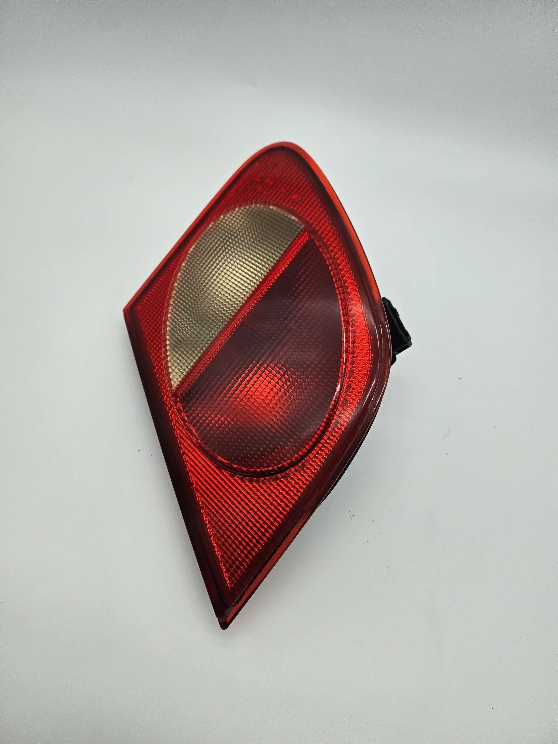Feu arrière droit intérieur Mercedes Benz E-Klasse W210 A2108201064
