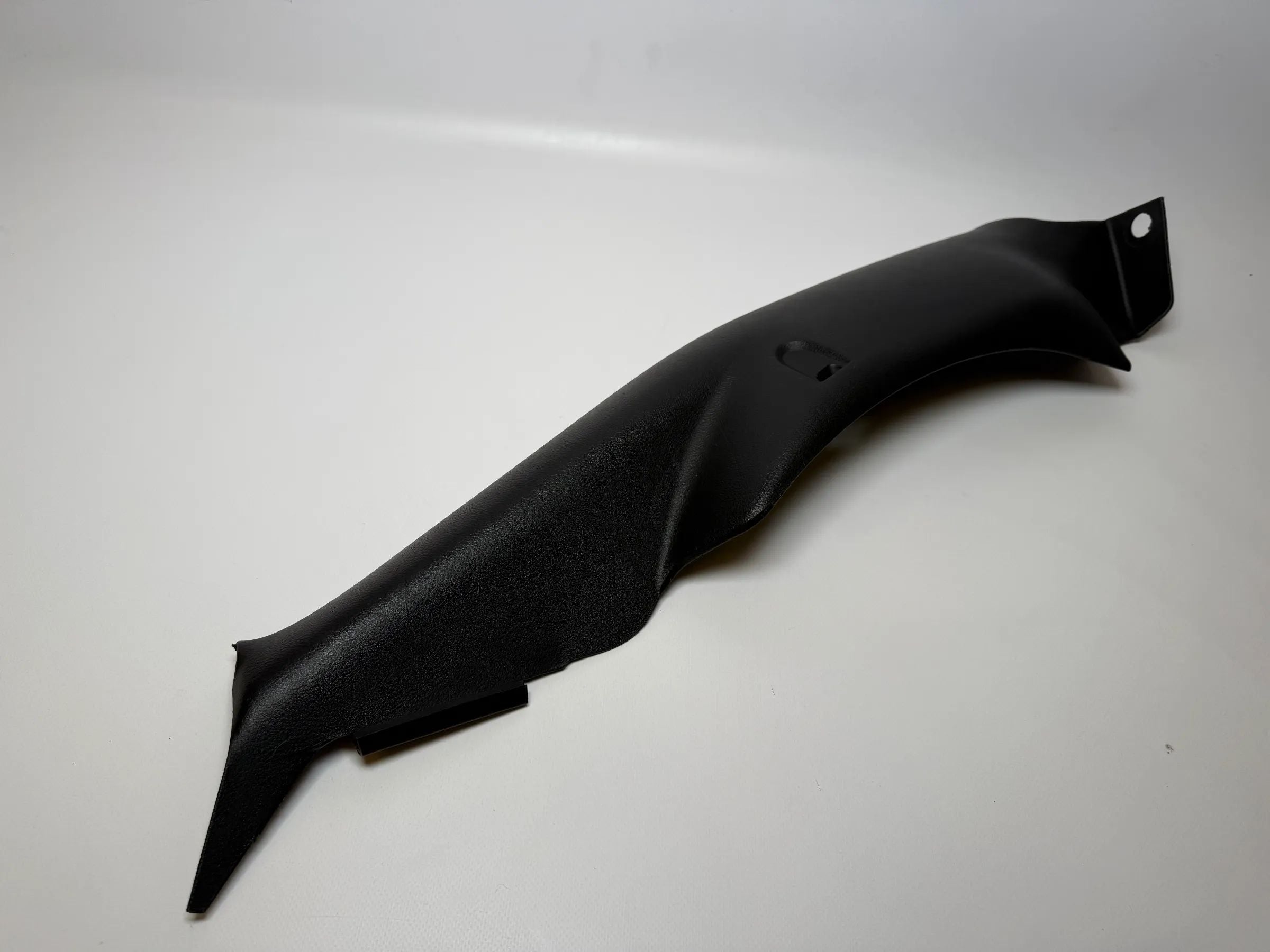 Oryginalna osłona boczna słupka C lewa VW Golf 4 IV 1J4 867 767 A