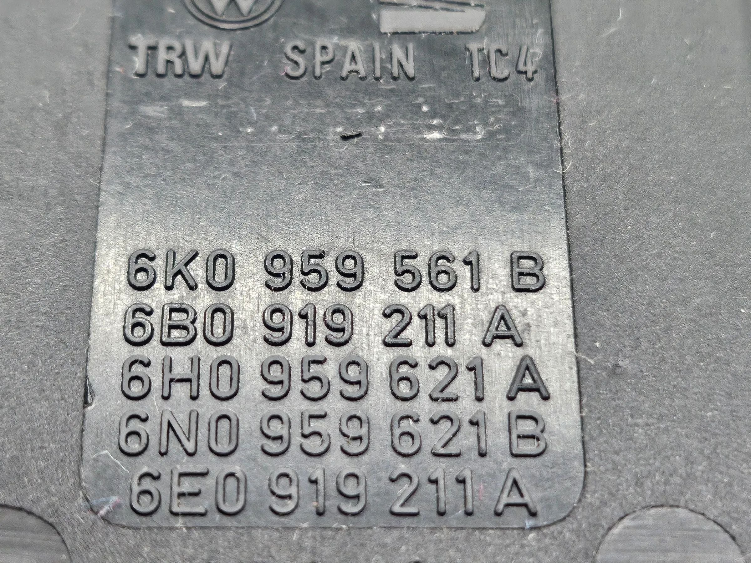 VW Polo 6N2 Schalter Heckscheibenheizung 6H0959621A 6N0959621B 6K0959561B