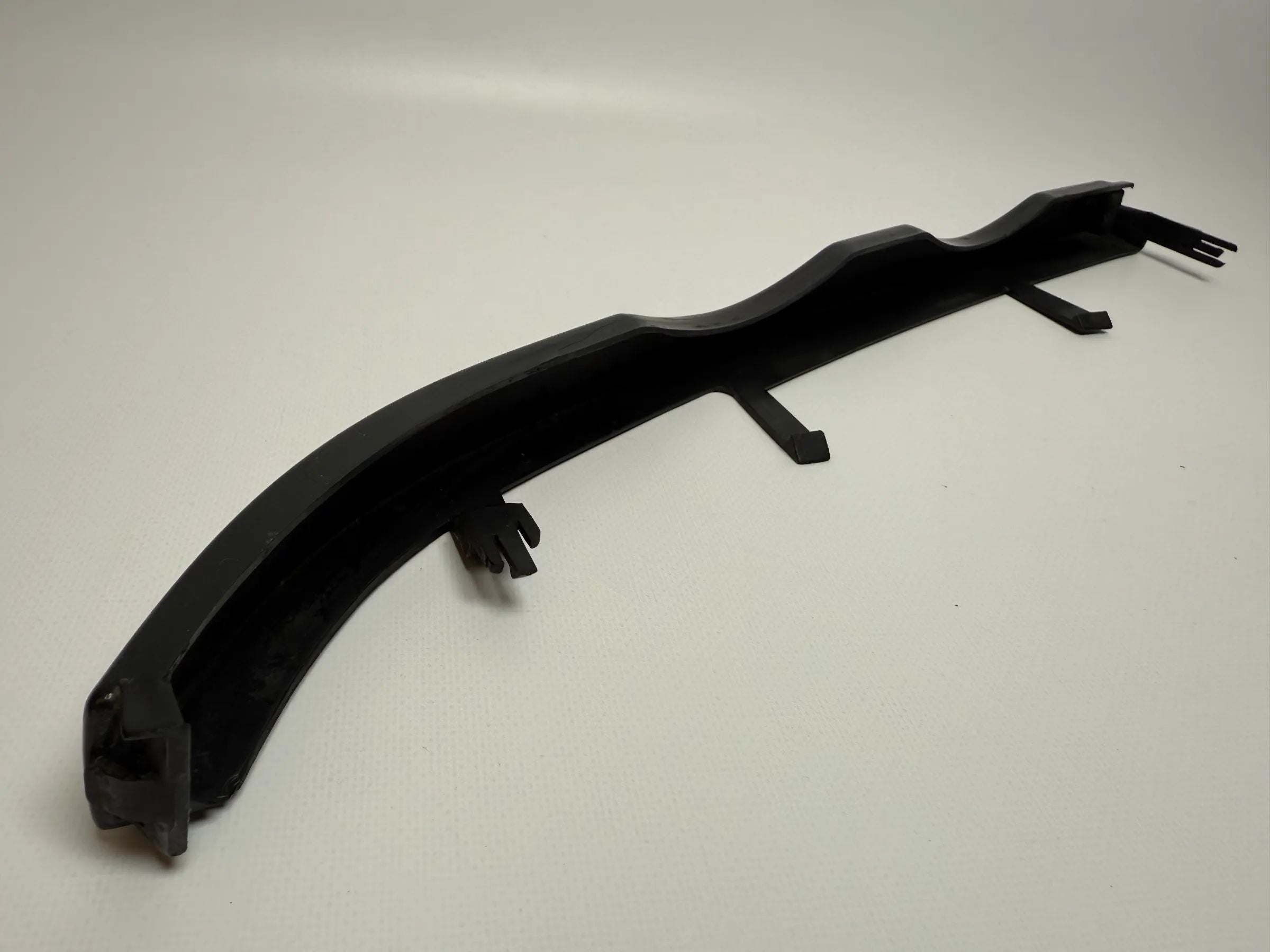 Oryginalna listwa dekoracyjna reflektora lewa BMW 3er E46 czarno-szara 51.13-8208481