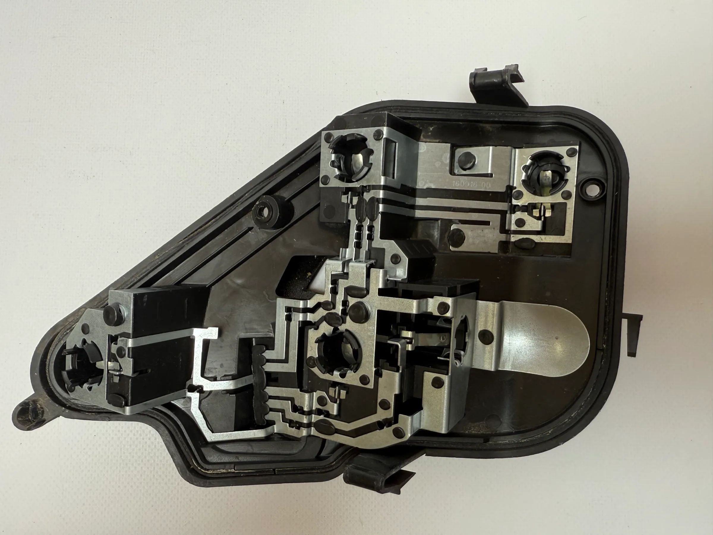 Oryginalny uchwyt lampy tylnej Opel Astra H (A04) Hella 160916-00 / 159728