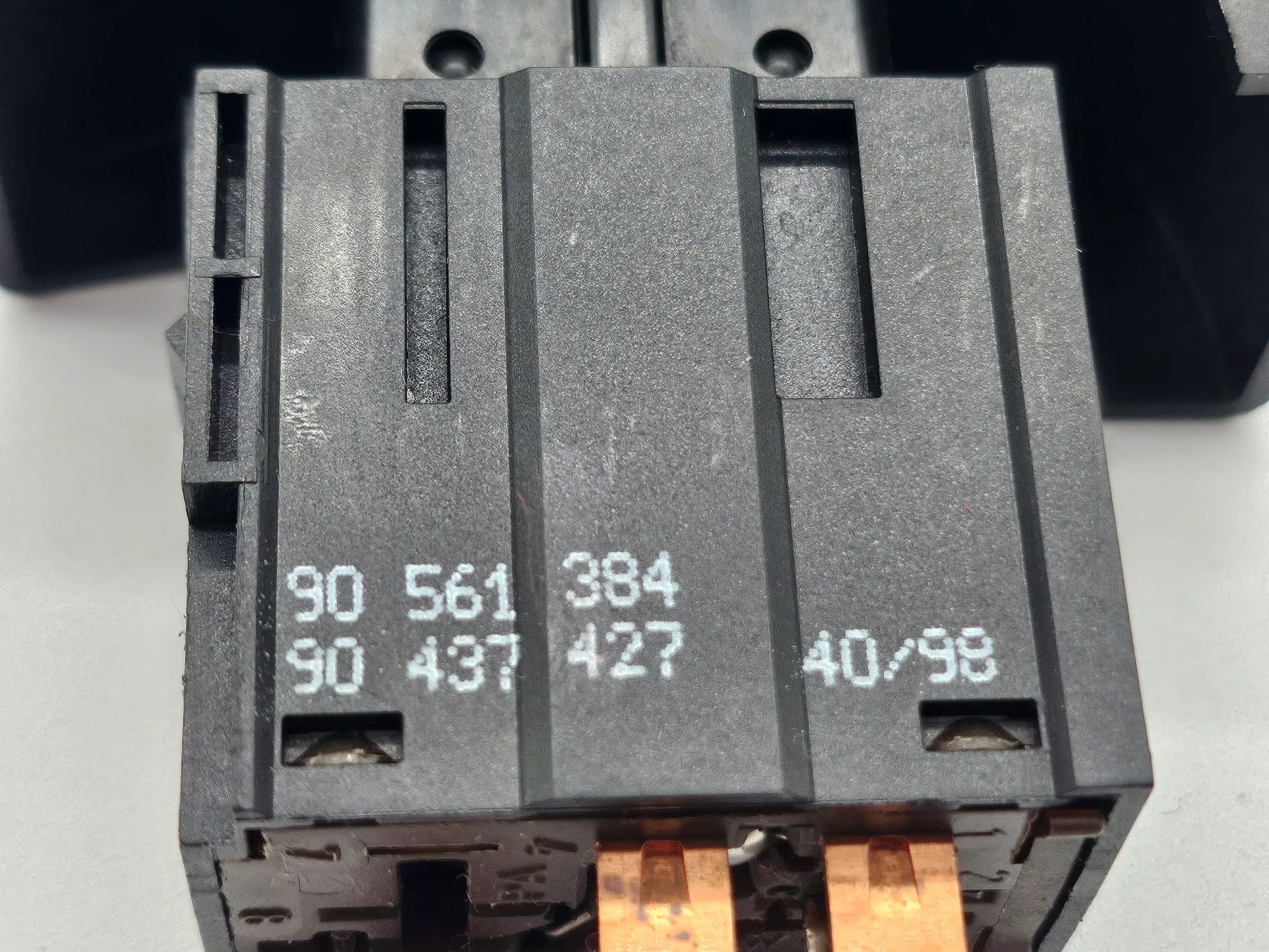 อะไหล่แท้ Opel Astra G สวิตช์ไฟฉุกเฉิน 90561384 90437427
