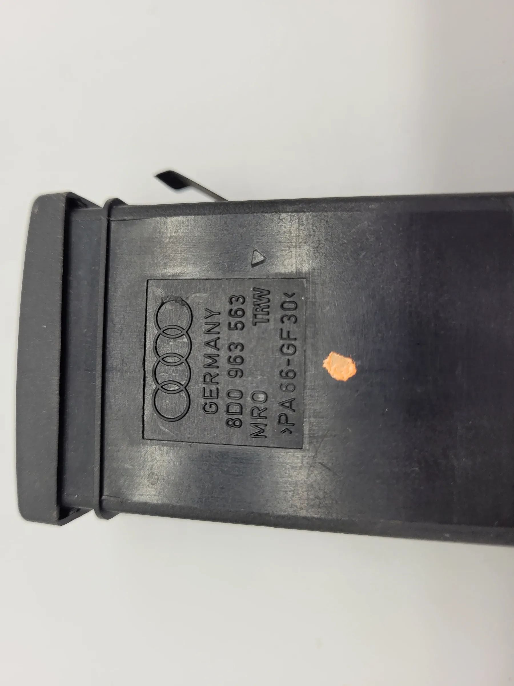 Original AUDI A4 (8D2/B5) Schalter Sitzheizung 8D0963563