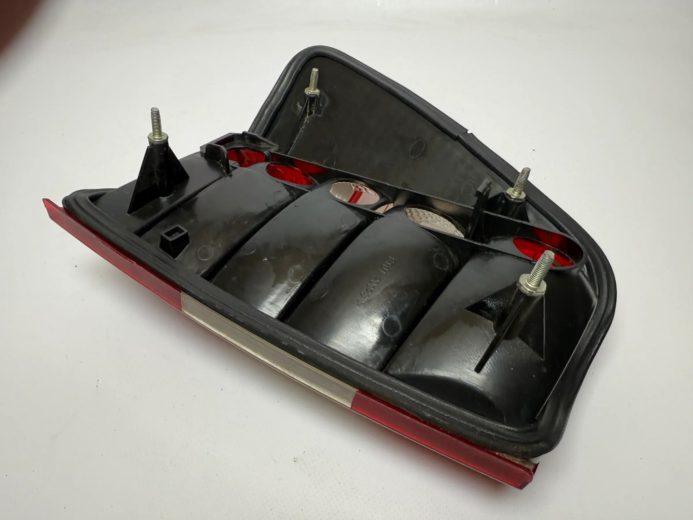 Mercedes-Benz E-Klasse (S124/W124) Rück- & Bremsleuchte Rechts FT01-2002B R