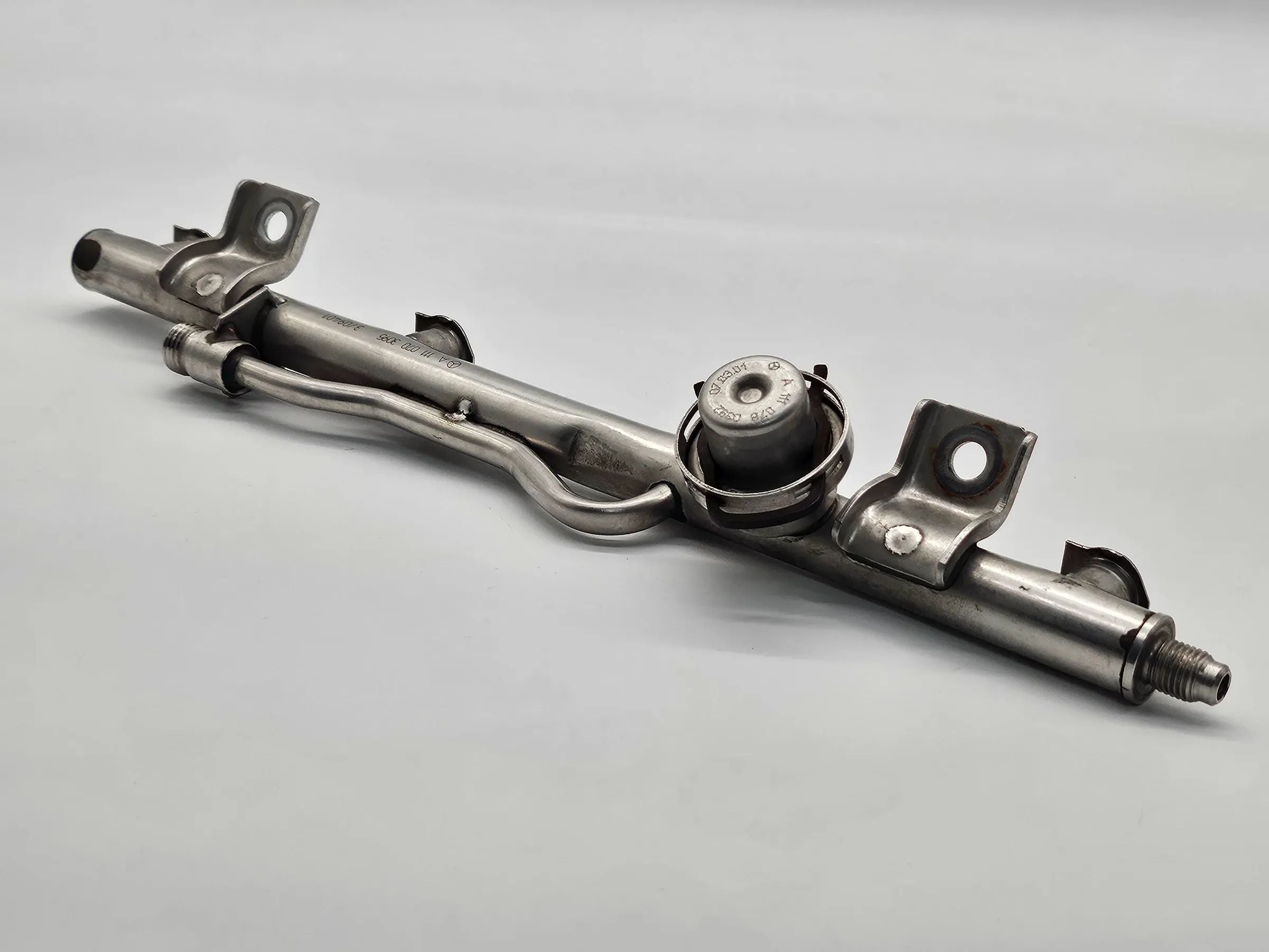Original Mercedes W203 C200 Kompressor Einspritzleiste Düsenleiste A1110703095