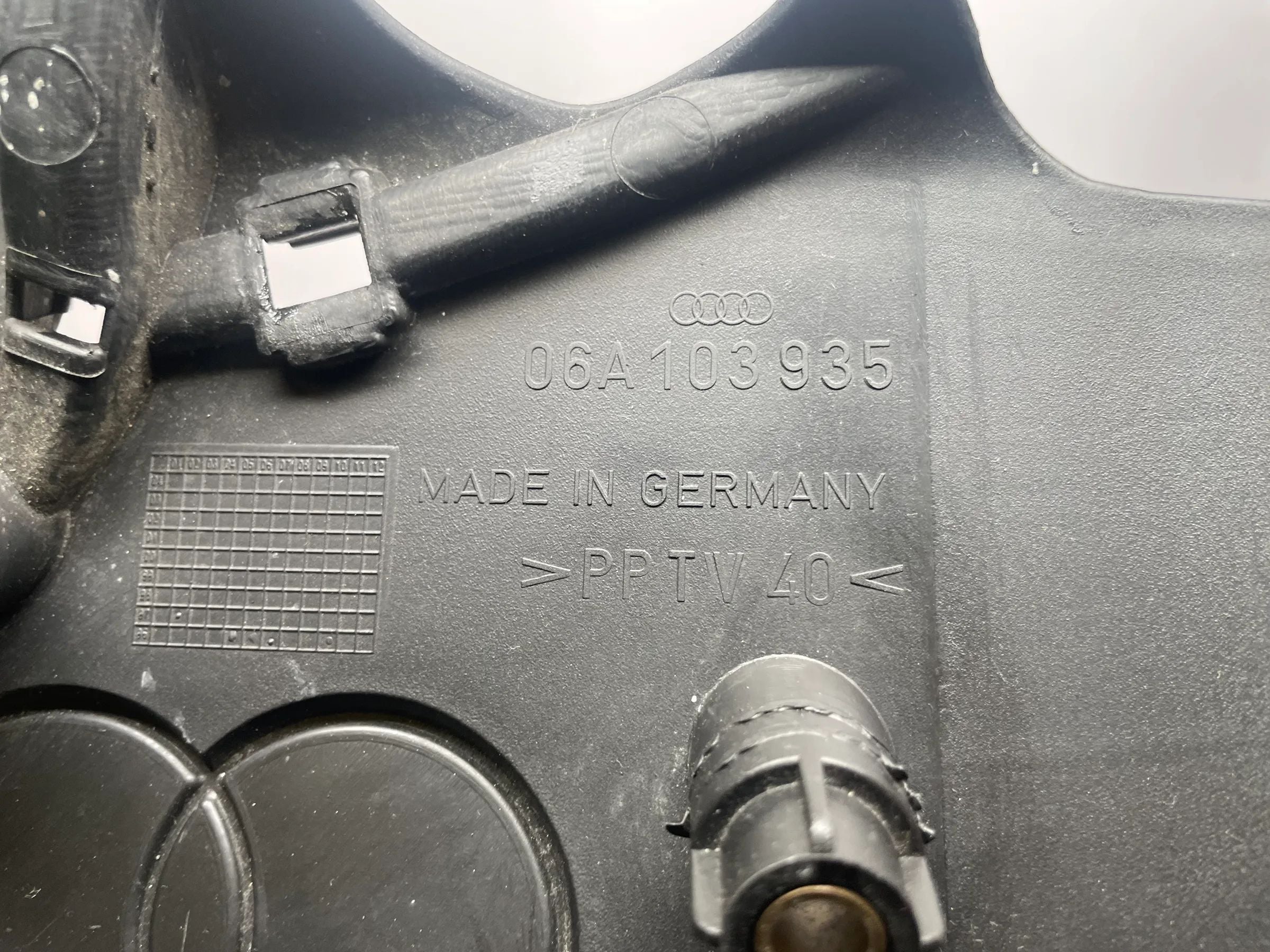 Original Audi A3 (8L1) Abdeckung Motor 06A 103 935