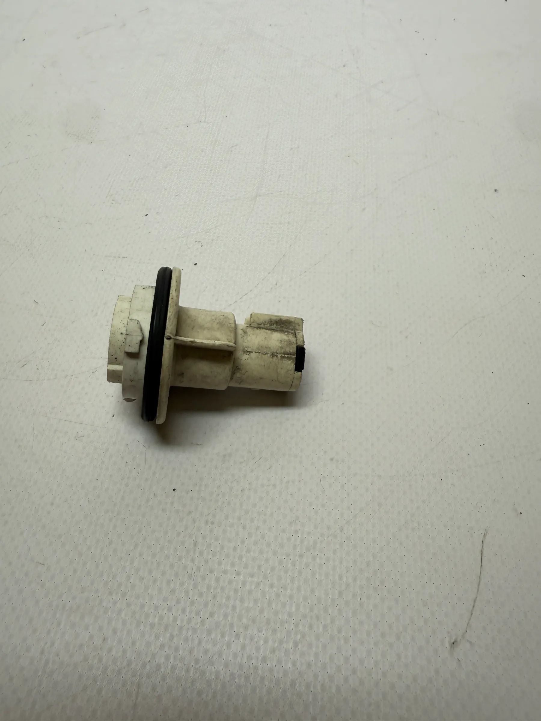 Original Nissan Micra III 3 (K12) Lampenträger Rechts Vorne 18A403B