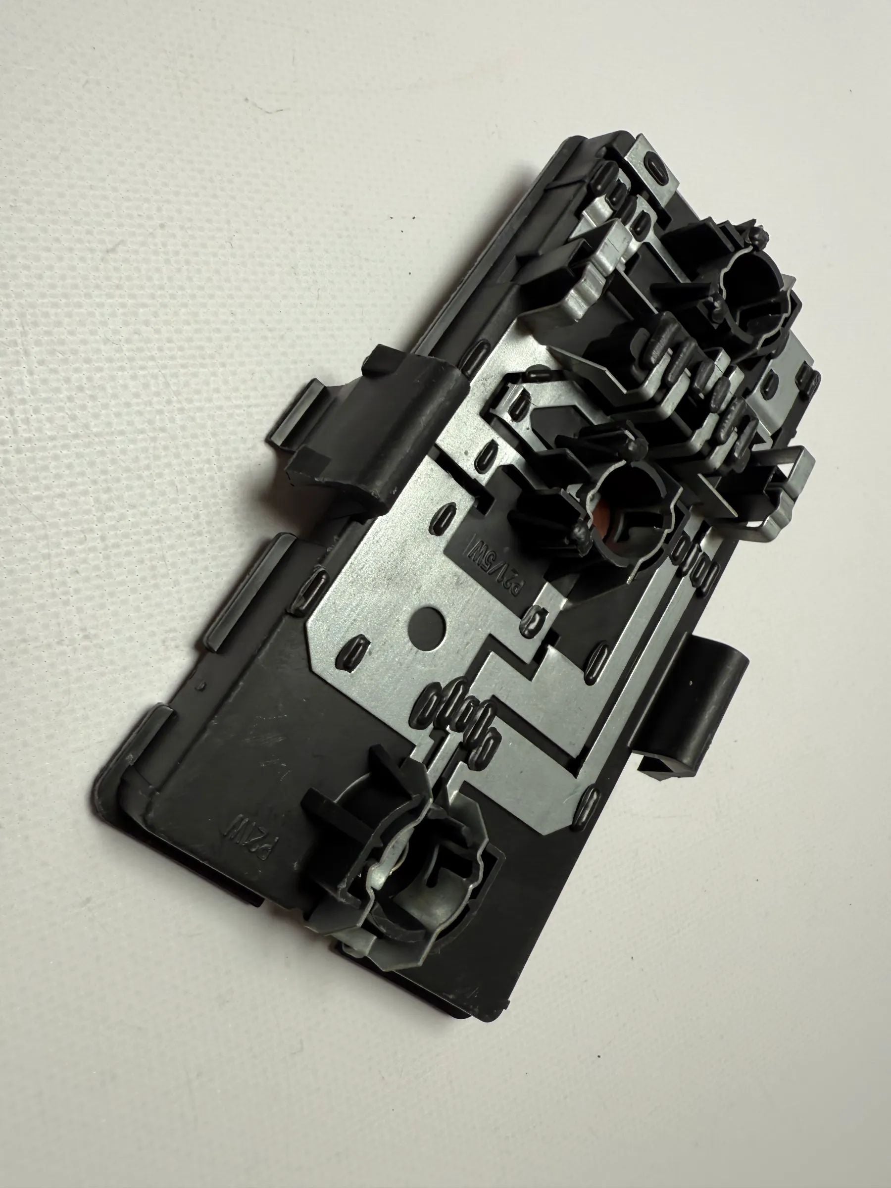 Oryginalny uchwyt lampy tylnej Renault 19 Phase II/III Cabrio (D53/853) 141339