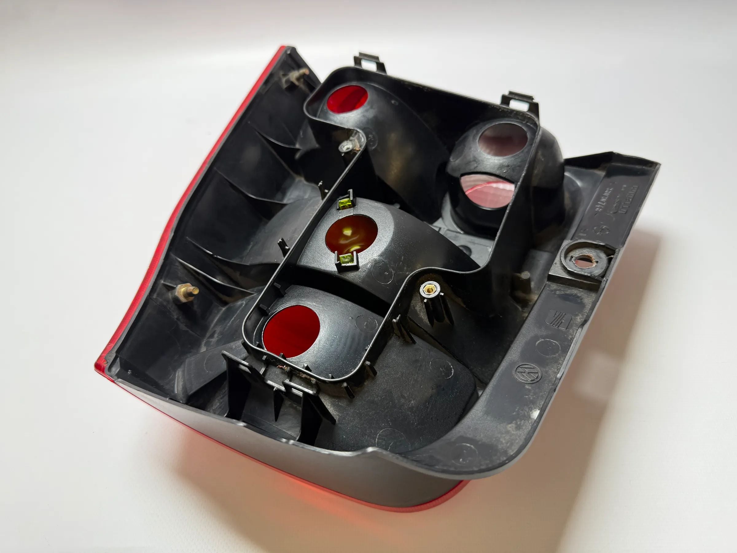 Oryginalna lampa tylna VW Lupo 6E1,/6X1 lewa, Carello 38030748 / 9559