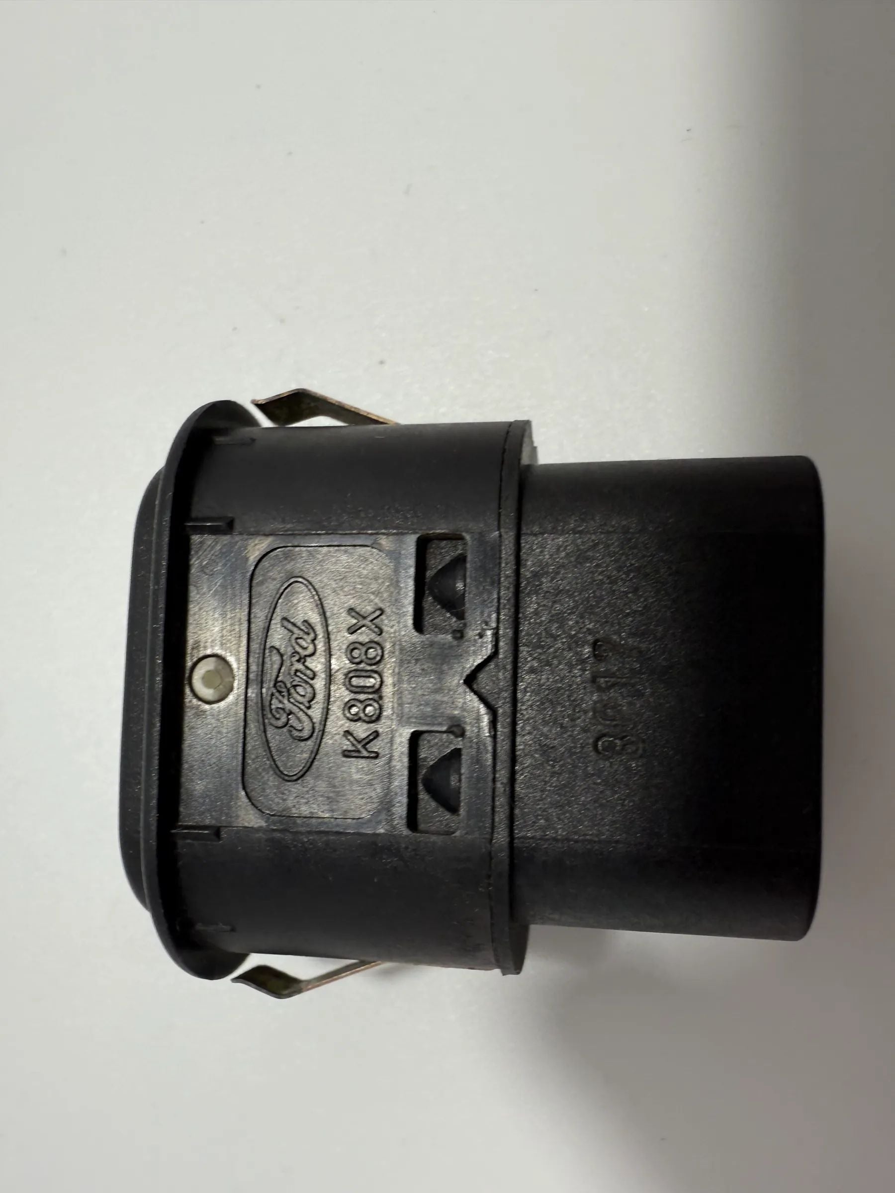 Oryginalny przełącznik podnośnika szyb Ford Mondeo II (BAP) 93BG14529AA / 03160000