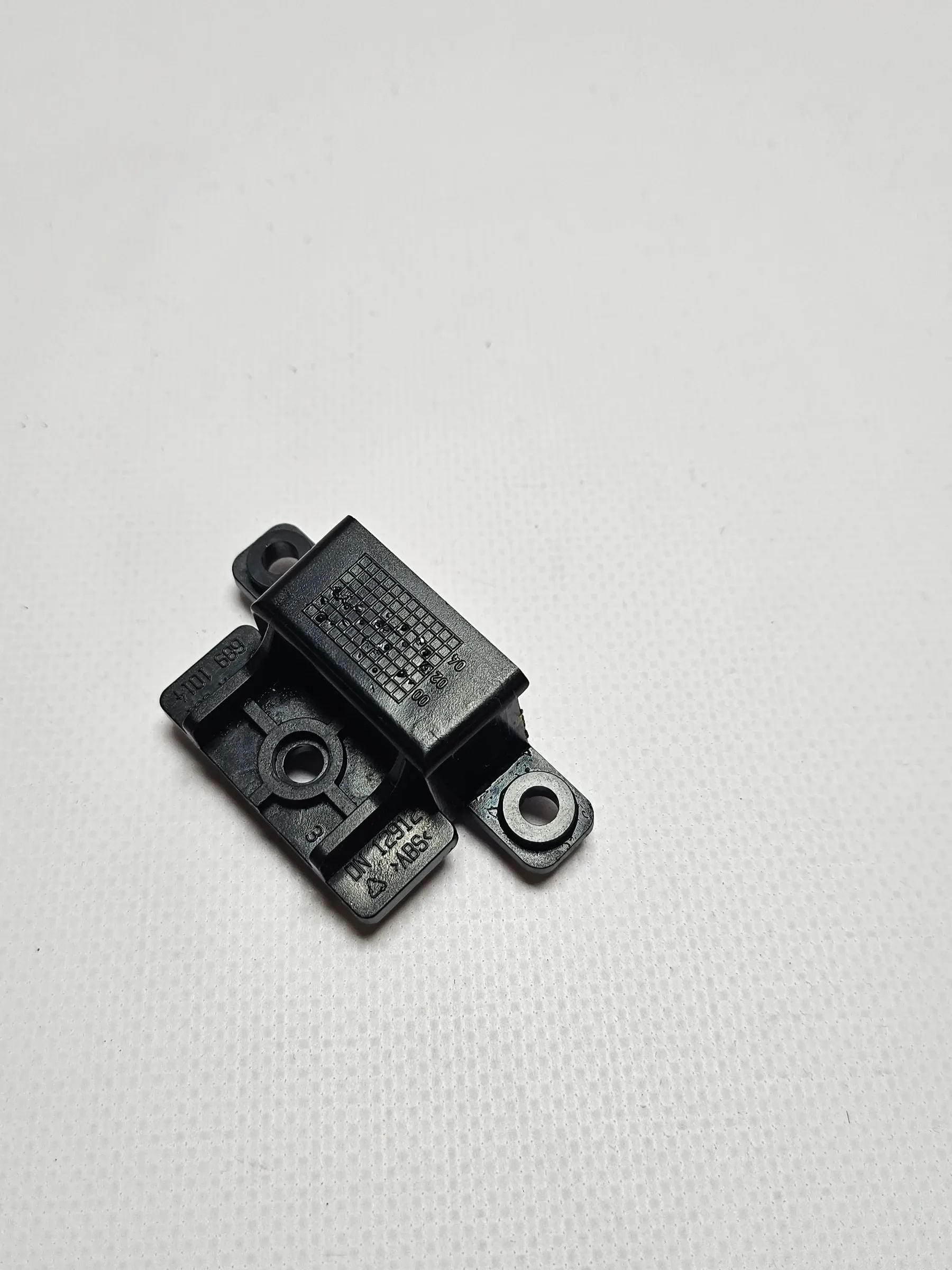 純正Mercedes Sprinter W901 コンビインストルメントホルダー A9016891014