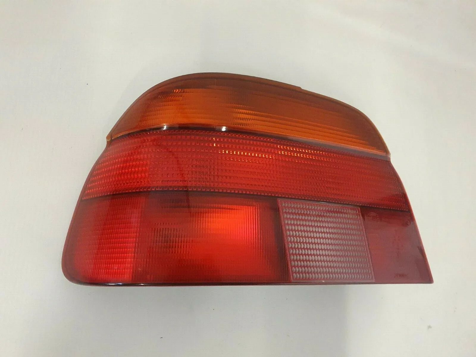 Oryginalna lampa tylna lewa BMW E39 Limuzyna 8358031