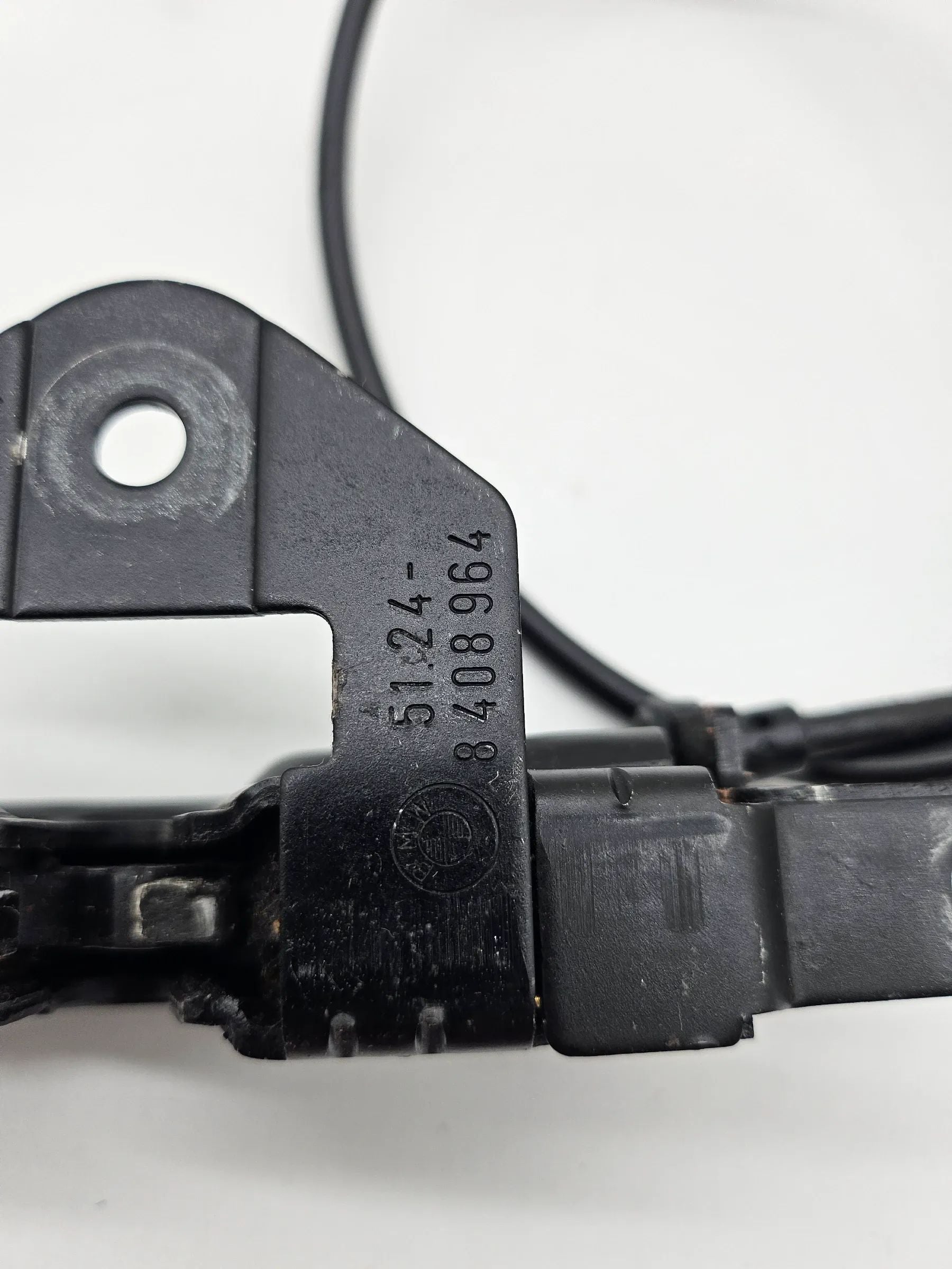 Serrure de hayon en bas à droite pour BMW X5 (E53) 3.0D 8408964