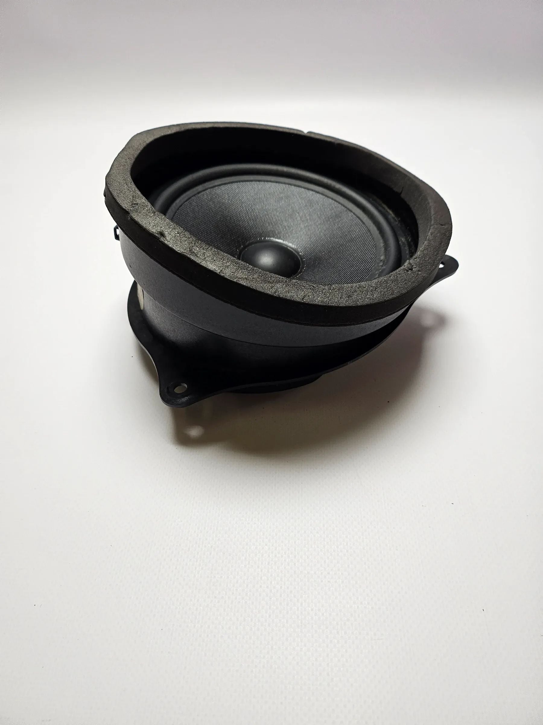 Оригинальная задняя правая стереодинамик BMW E53 X5 8379094