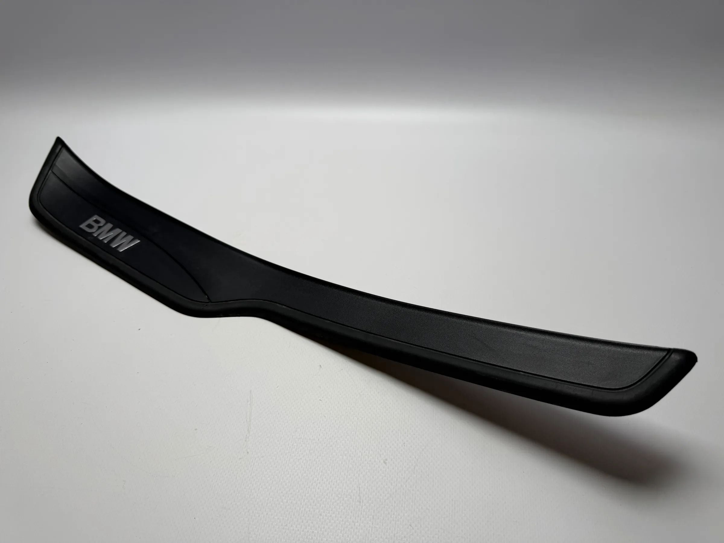 Оригинальная накладка порога двери левая BMW E90 / E91 51477060285