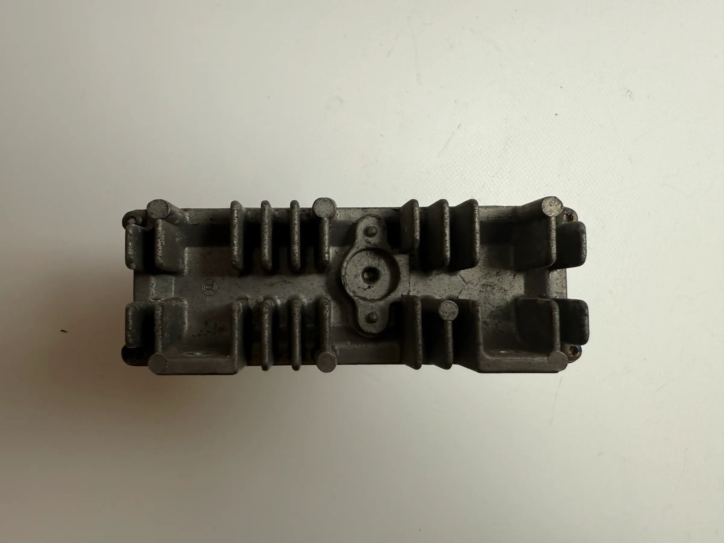 อะไหล่แท้ VW Passat 35i 1.8 กล่องควบคุมเครื่องยนต์ ECU 0261200271 / 443907311D