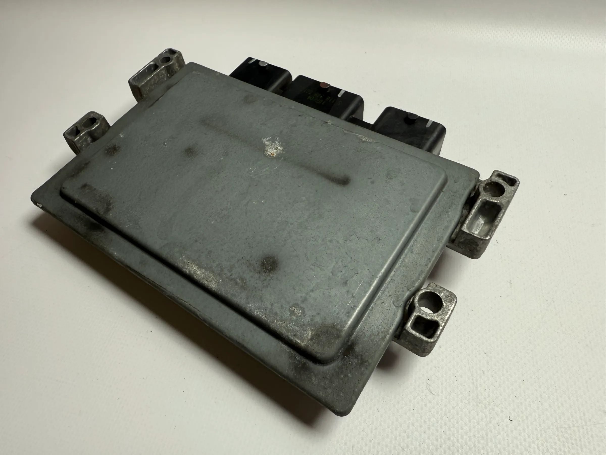 Оригинальный блок управления двигателем Renault Clio II ECU S120201205D / 8200406058 SIM32