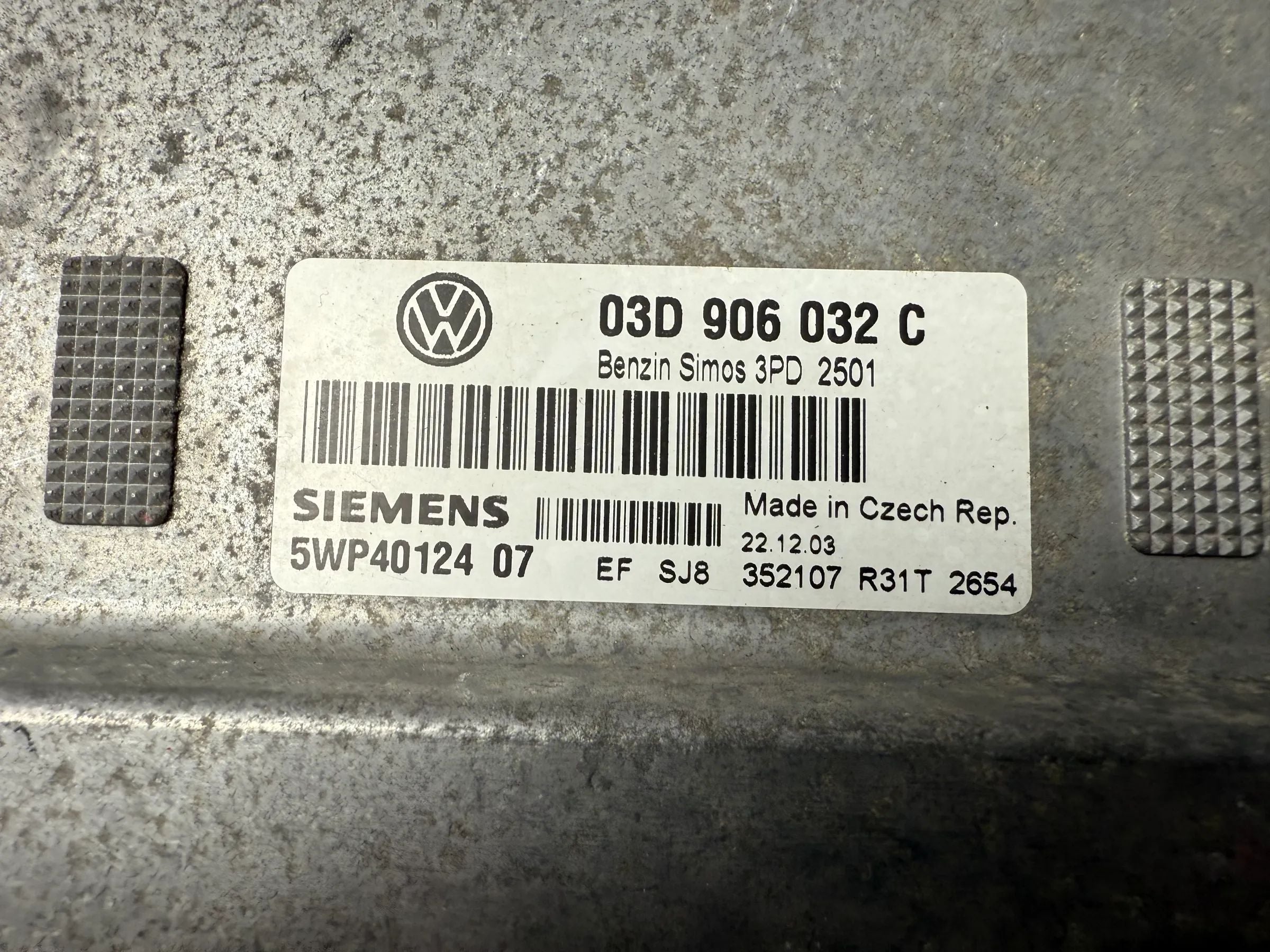 Original VW Polo 9N 1.2 40kW 2004 Engine Control Unit 03D906032C / 5WP40124 07