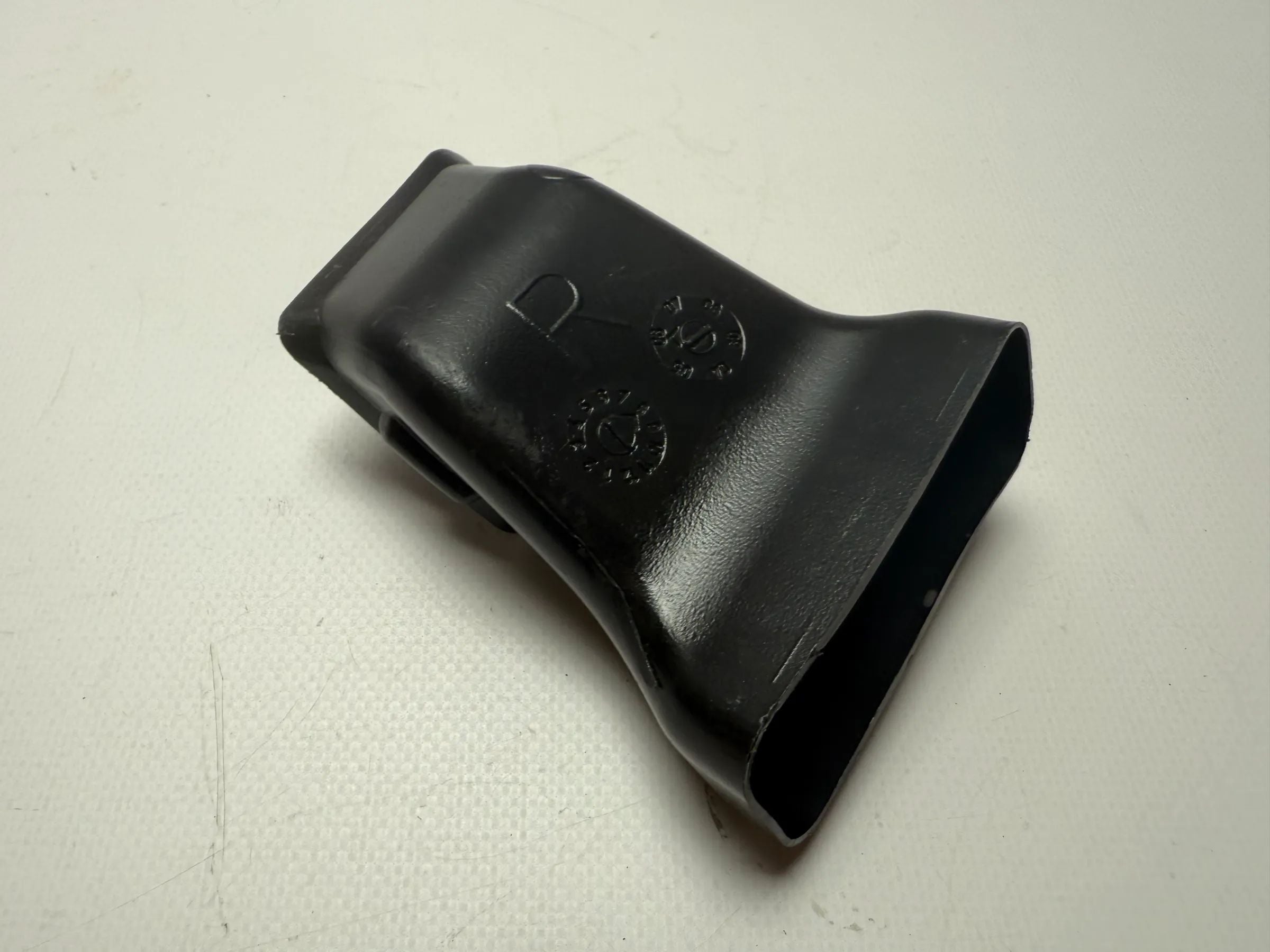 Original BMW 3 Series E90 heating duct air intake pipe 7132868-02 / 114609-10 