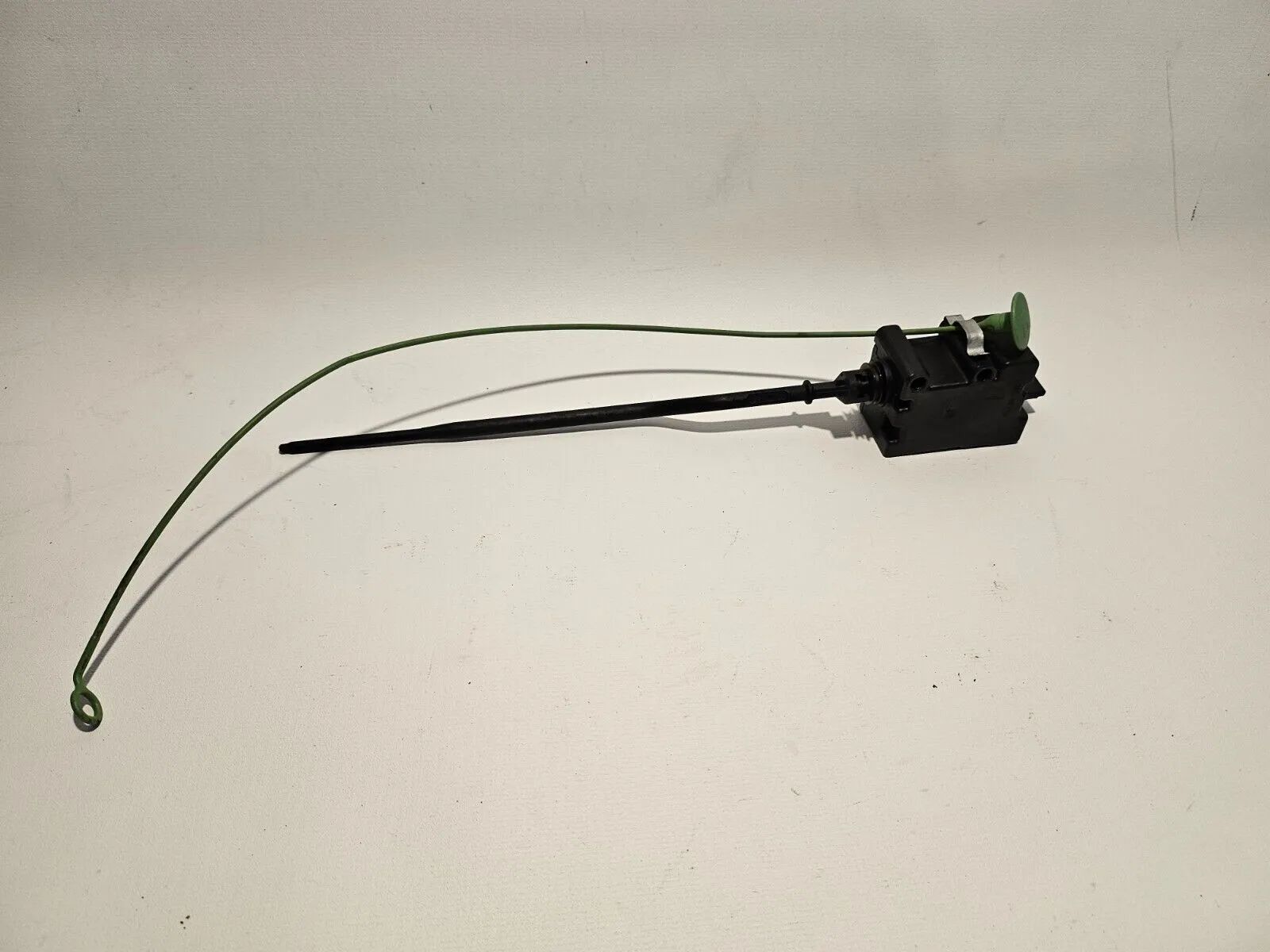 Оригинальный электропривод крышки топливного бака BMW 3 серии E90 E91 6987632