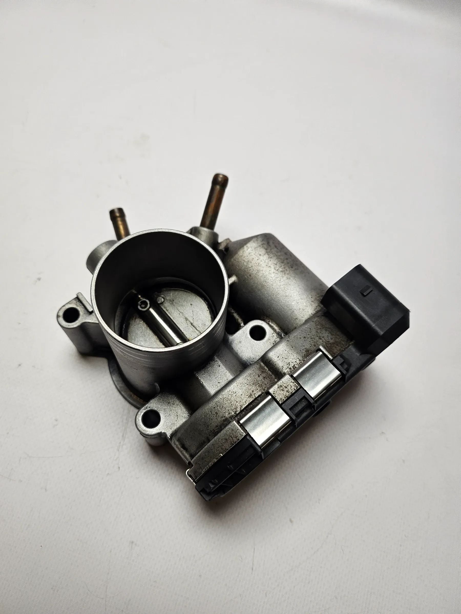 Оригинальная дроссельная заслонка Volkswagen Polo (6N2) 1.4 0280750095 030133062C BOSCH