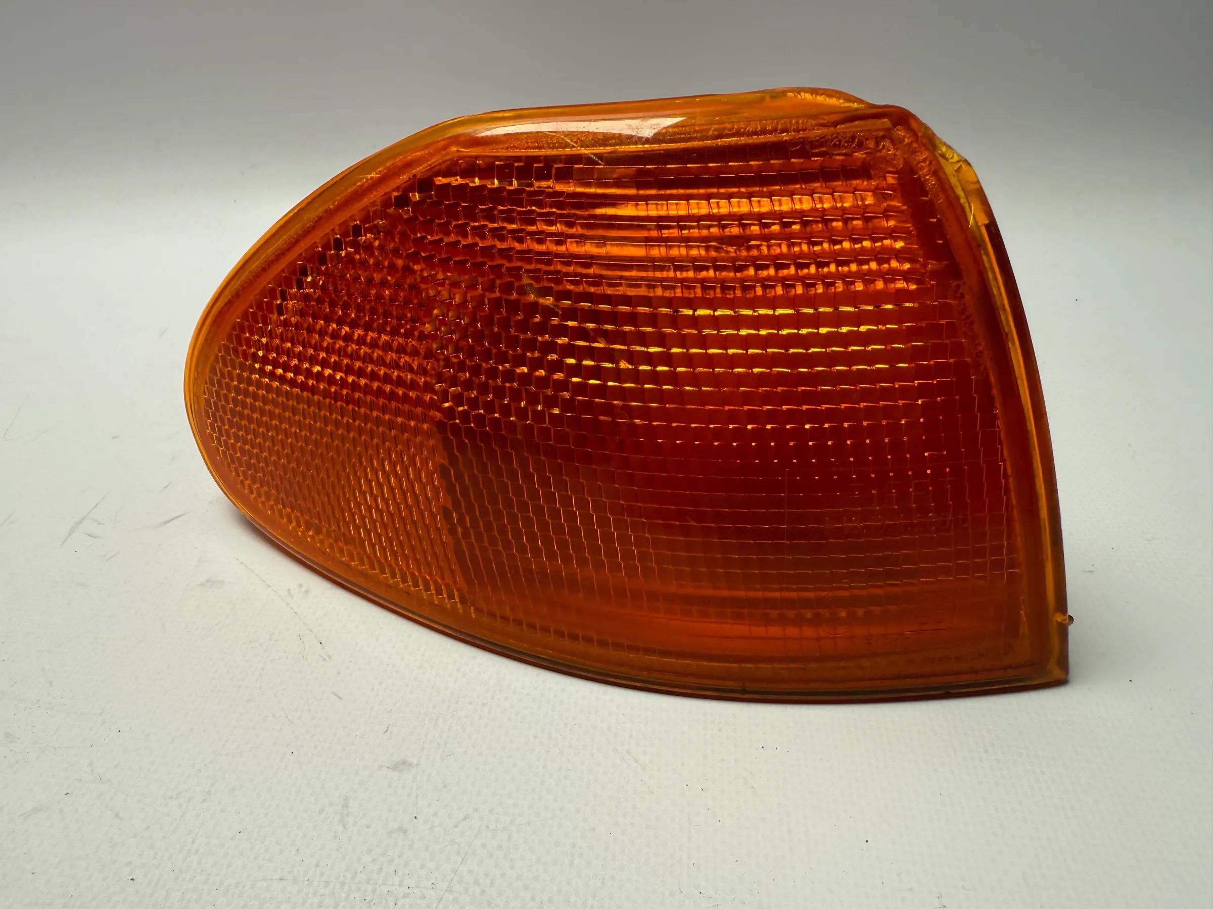 Оригинальный правый передний оранжевый указатель поворота Opel Astra F 1991-1994 90421897