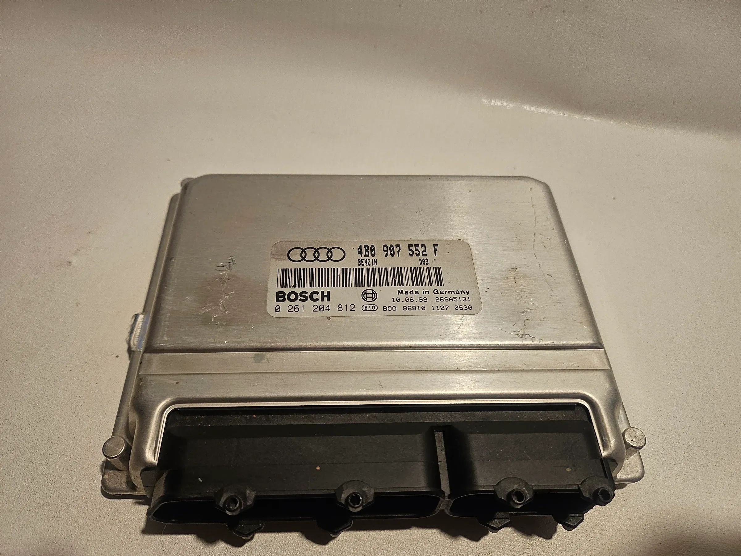 純正 Audi A4 (8D) 2.4 ALF 4B0907552F 121KW エンジンコントロールユニット 0261204812