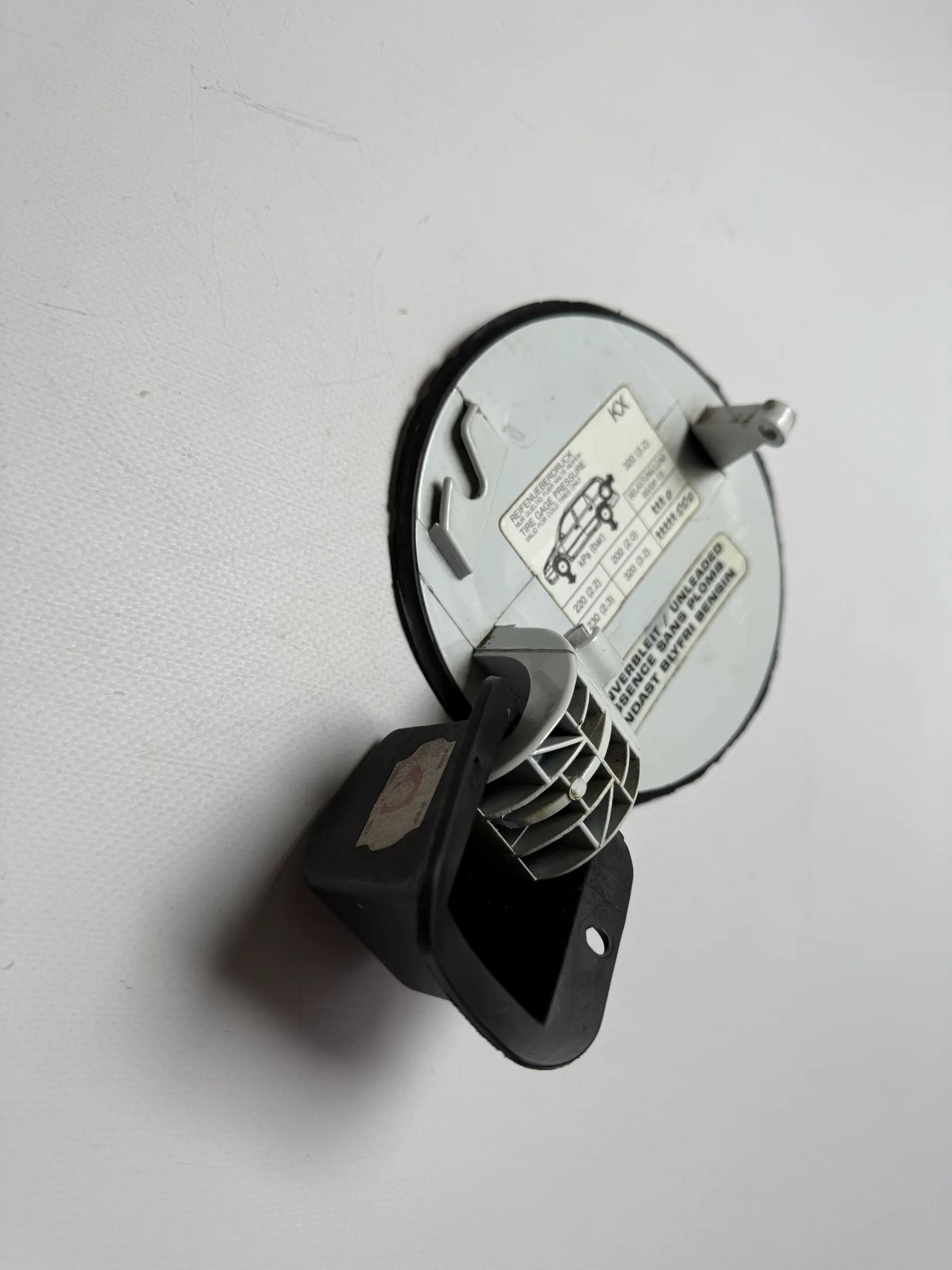 Original Opel Astra 1.6 G Tapa de Depósito / Tapón de Combustible Blanco 90559413