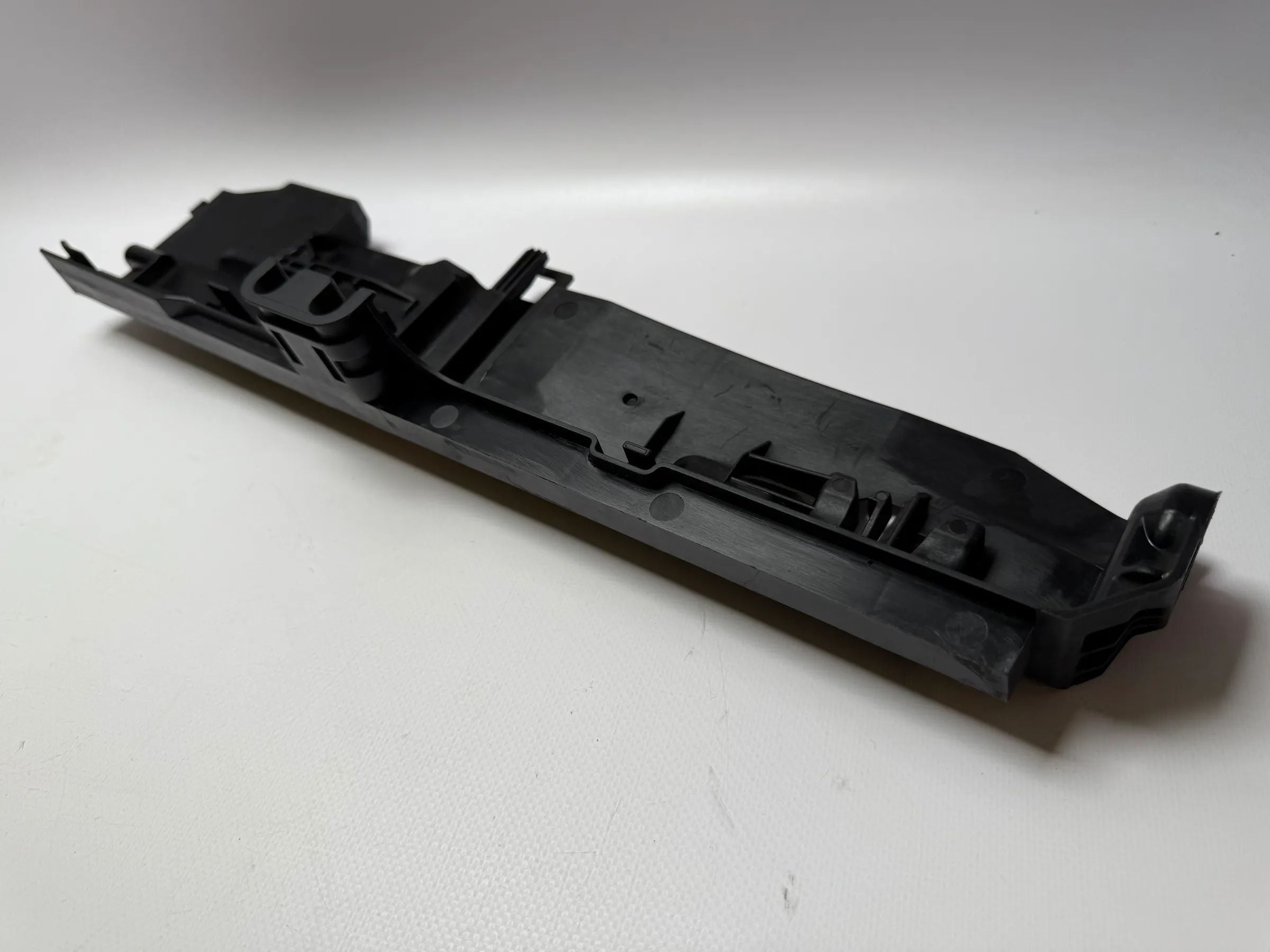 Oryginalny BMW 1er E87 116i Lewy Wspornik Chłodnicy 17107524912-11 11074810