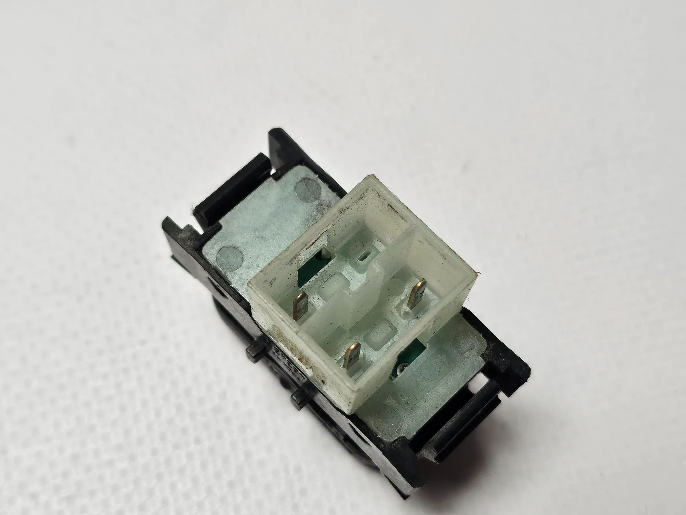 Original Mercedes W210 W208 W202 Schalter ESP 2108213551 KZ