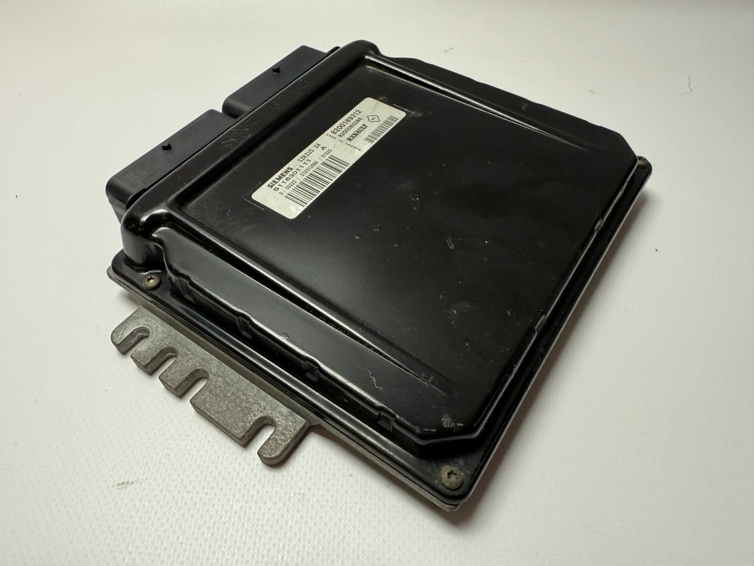 Оригинальный блок управления двигателем Siemens для Renault Clio MK2 S118301111A / 8200189312